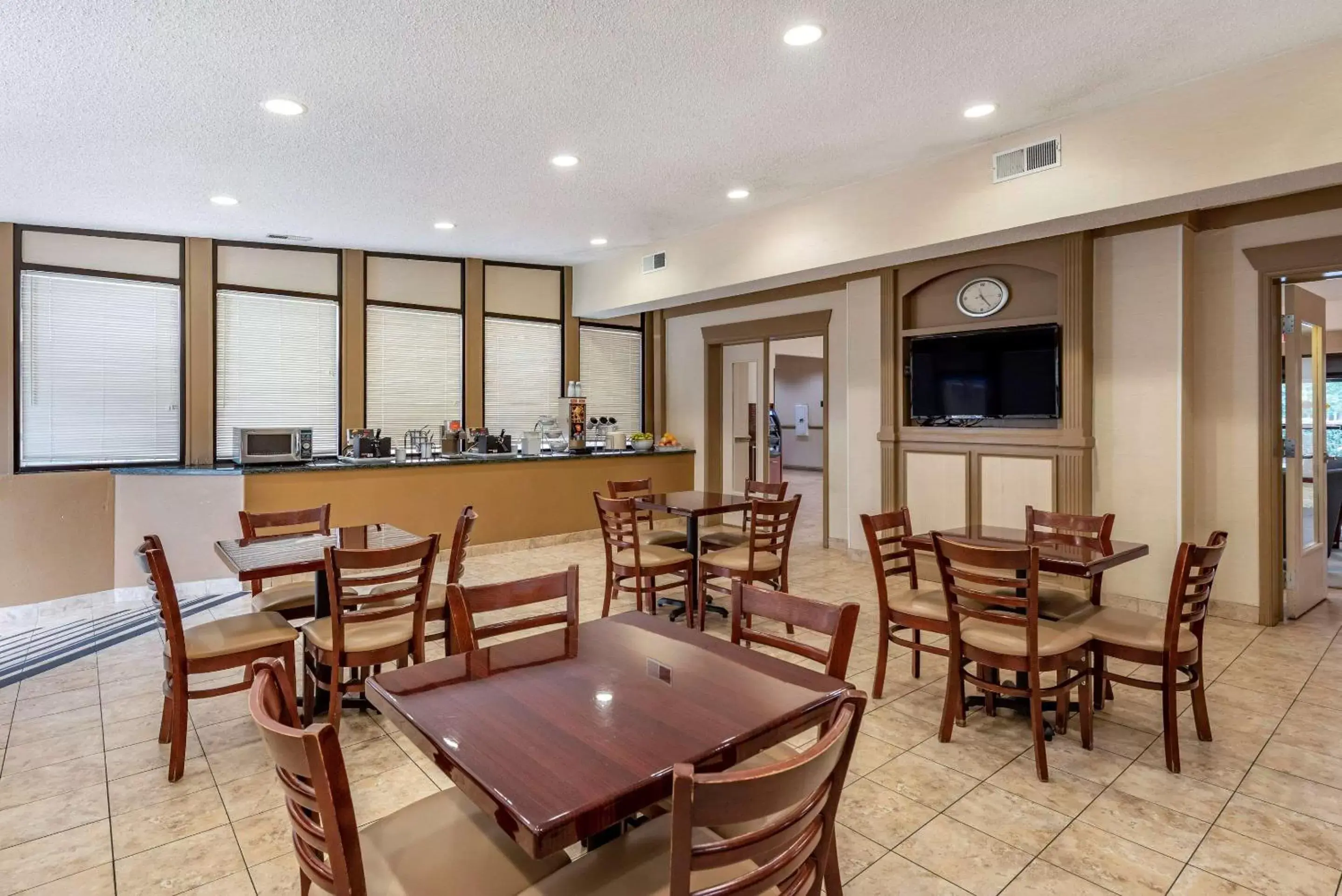 Restaurant/Places to Eat in Comfort Suites Chesapeake - Norfolk