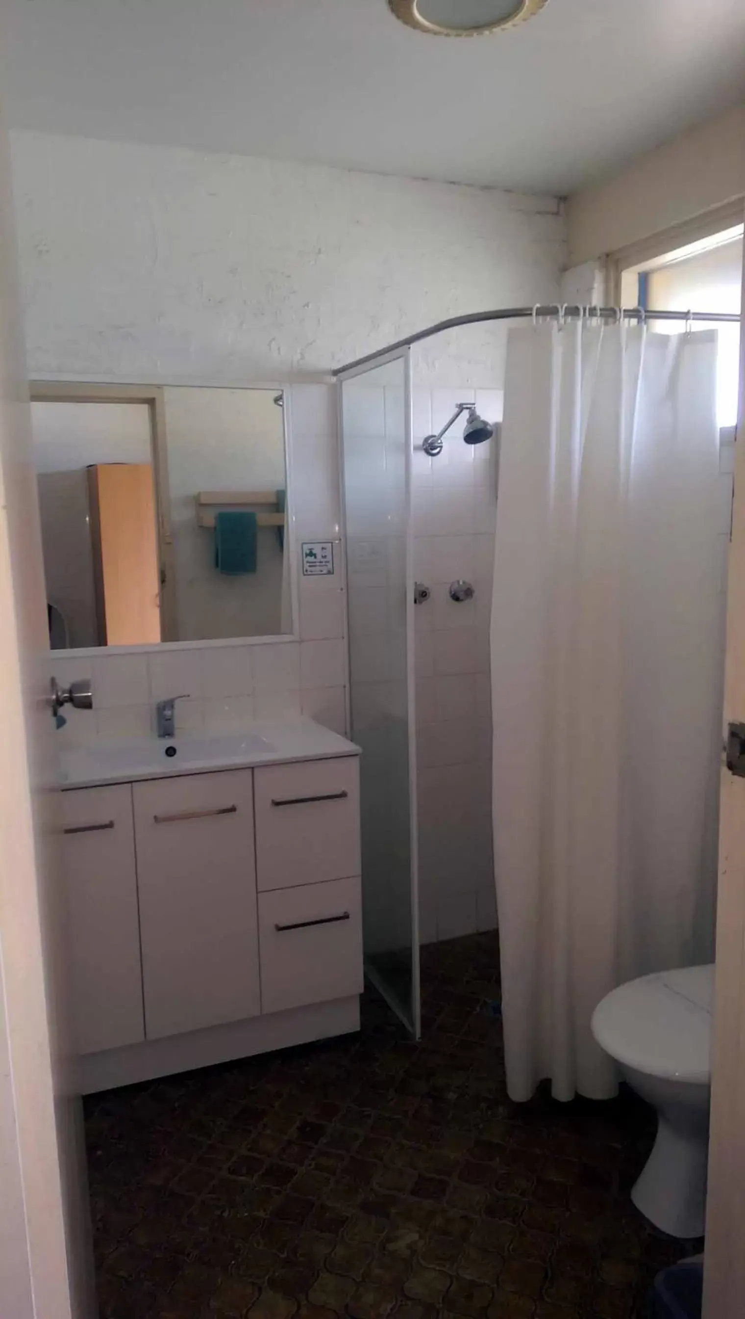 Shower, Bathroom in The Nambucca Motel