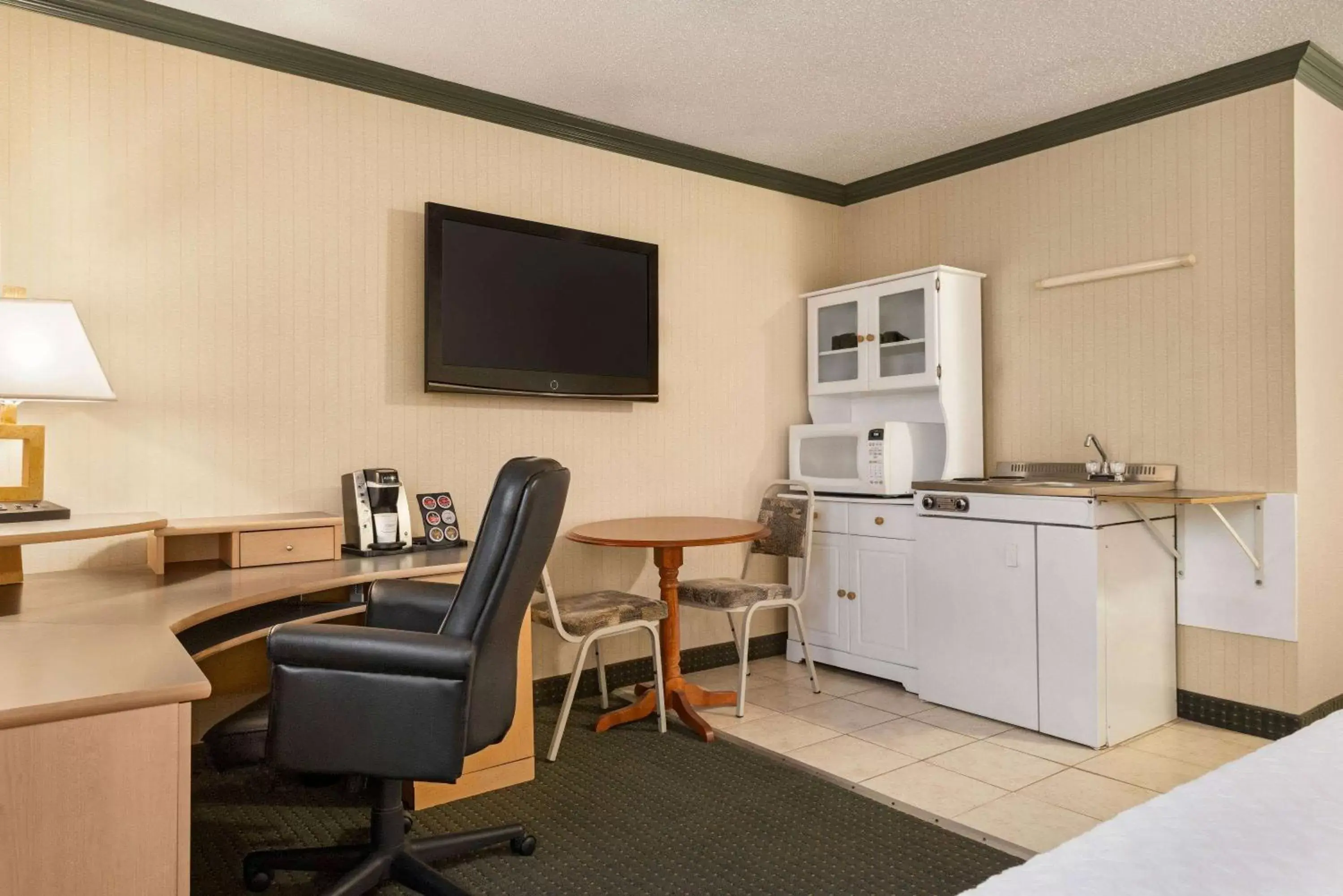 Photo of the whole room, TV/Entertainment Center in Travelodge by Wyndham Dawson Creek
