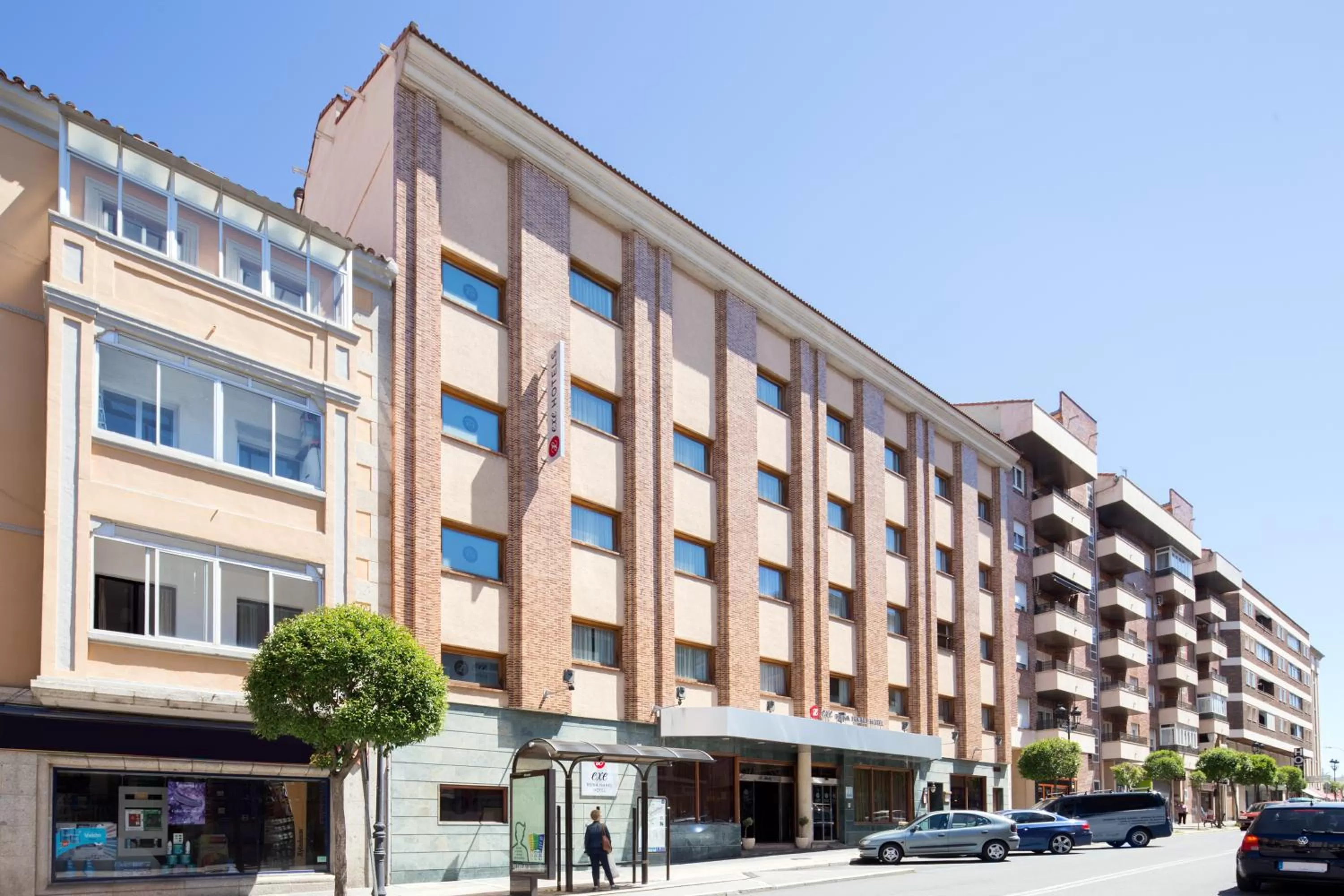 Property building in Hotel Exe Reina Isabel