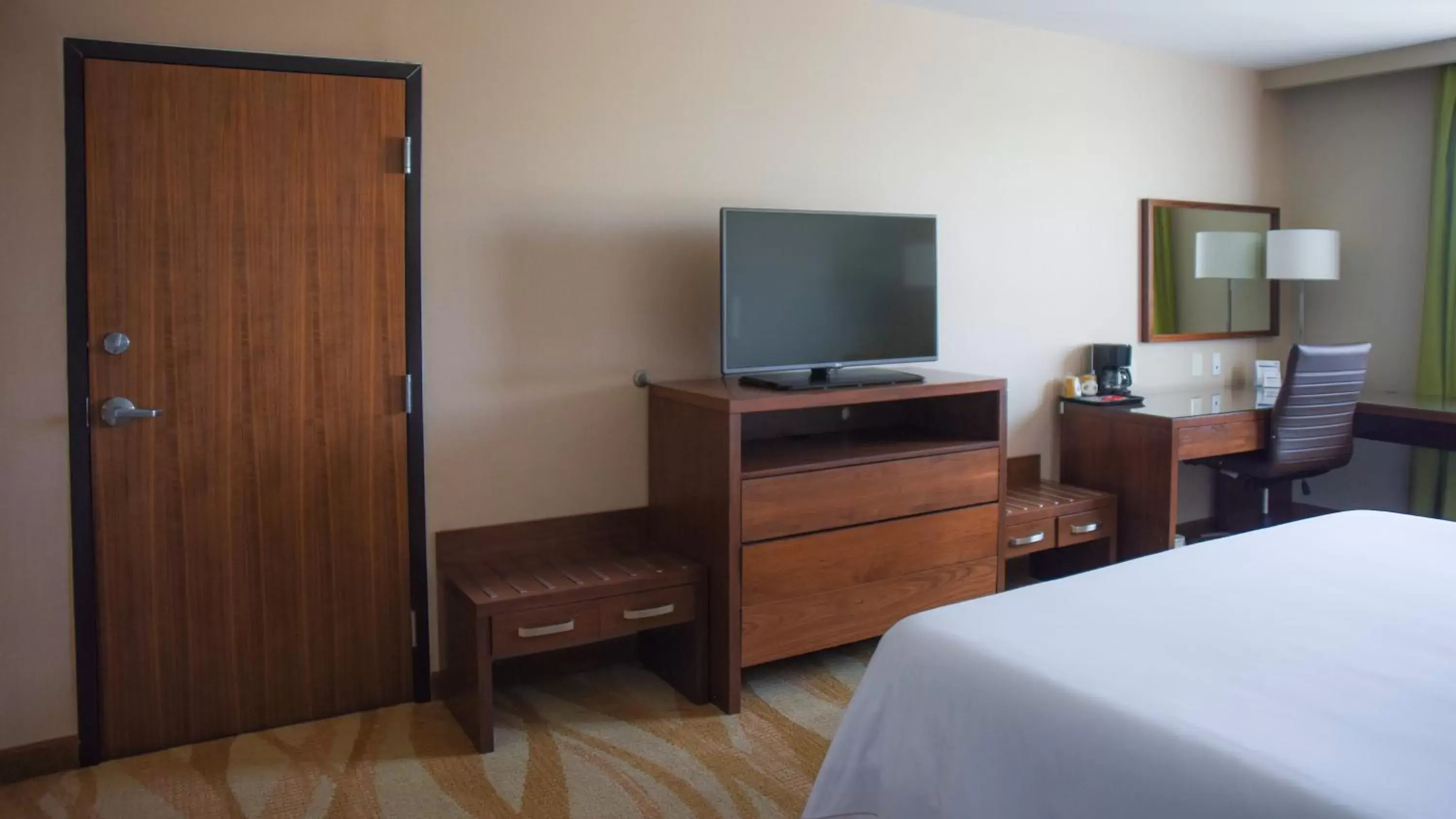 Photo of the whole room, TV/Entertainment Center in Holiday Inn Express and Suites Celaya, an IHG Hotel