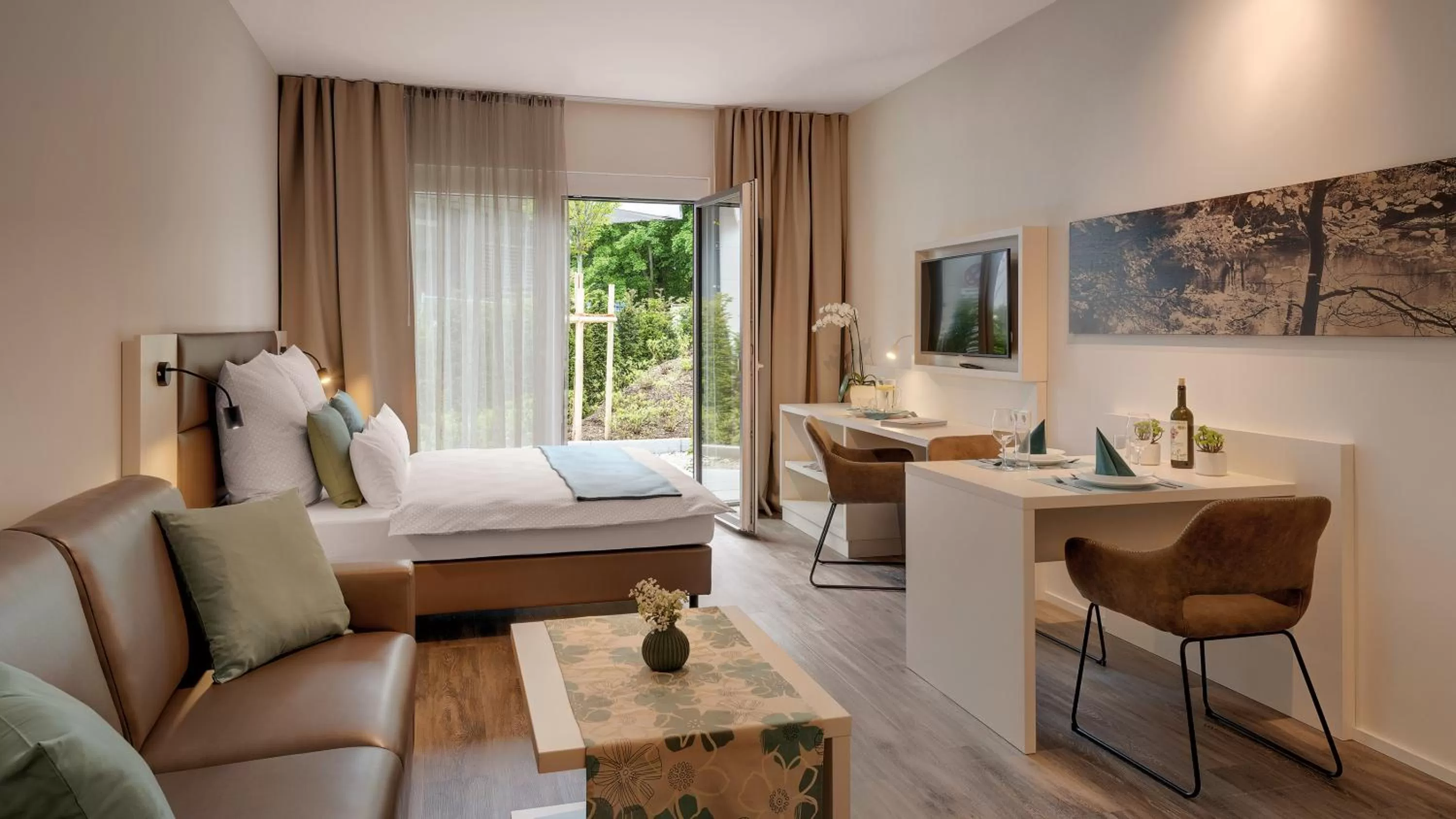 Photo of the whole room in Amper Art Hotel