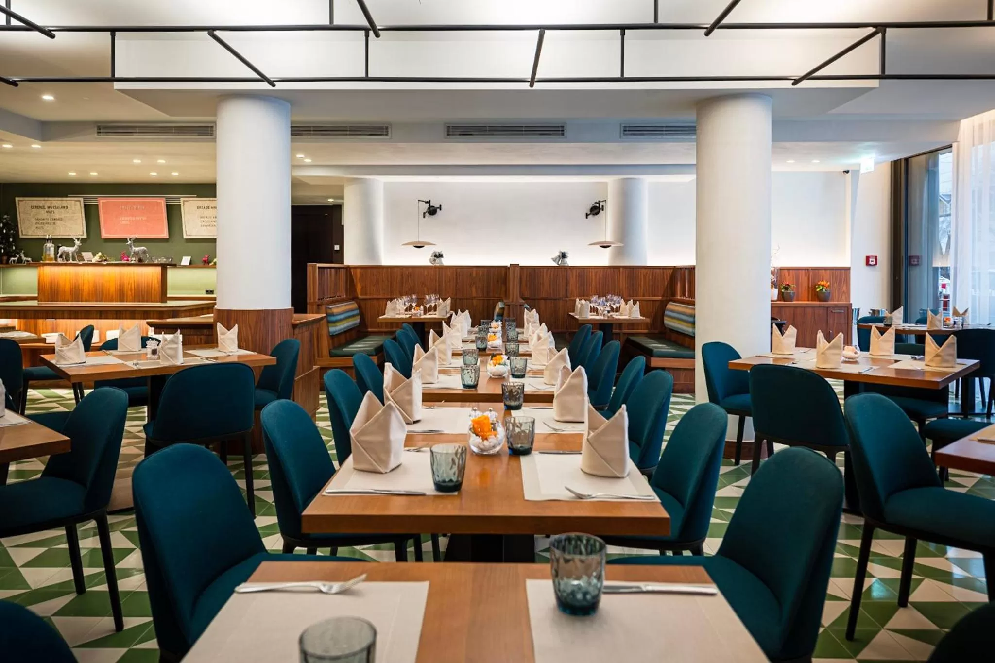 Restaurant/places to eat in Hotel Europa