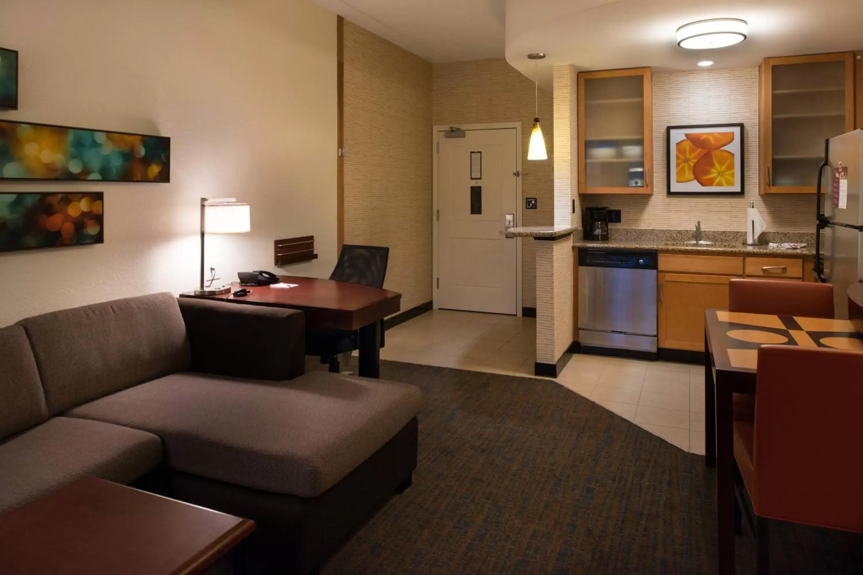 Kitchen or kitchenette, Seating Area in Residence Inn Gainesville I-75