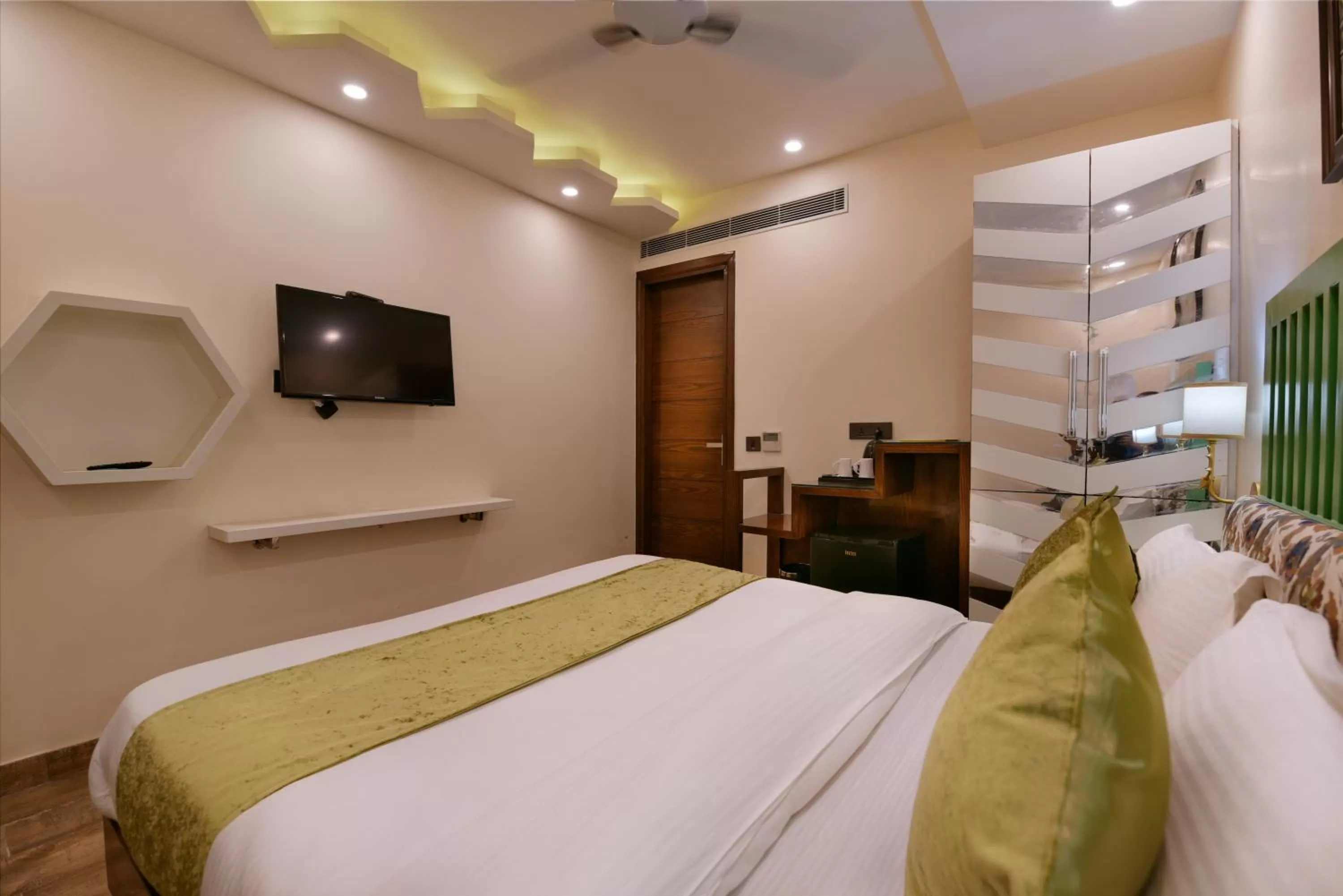 Bed in Hotel Blue Pearl - Free Airport Pick up