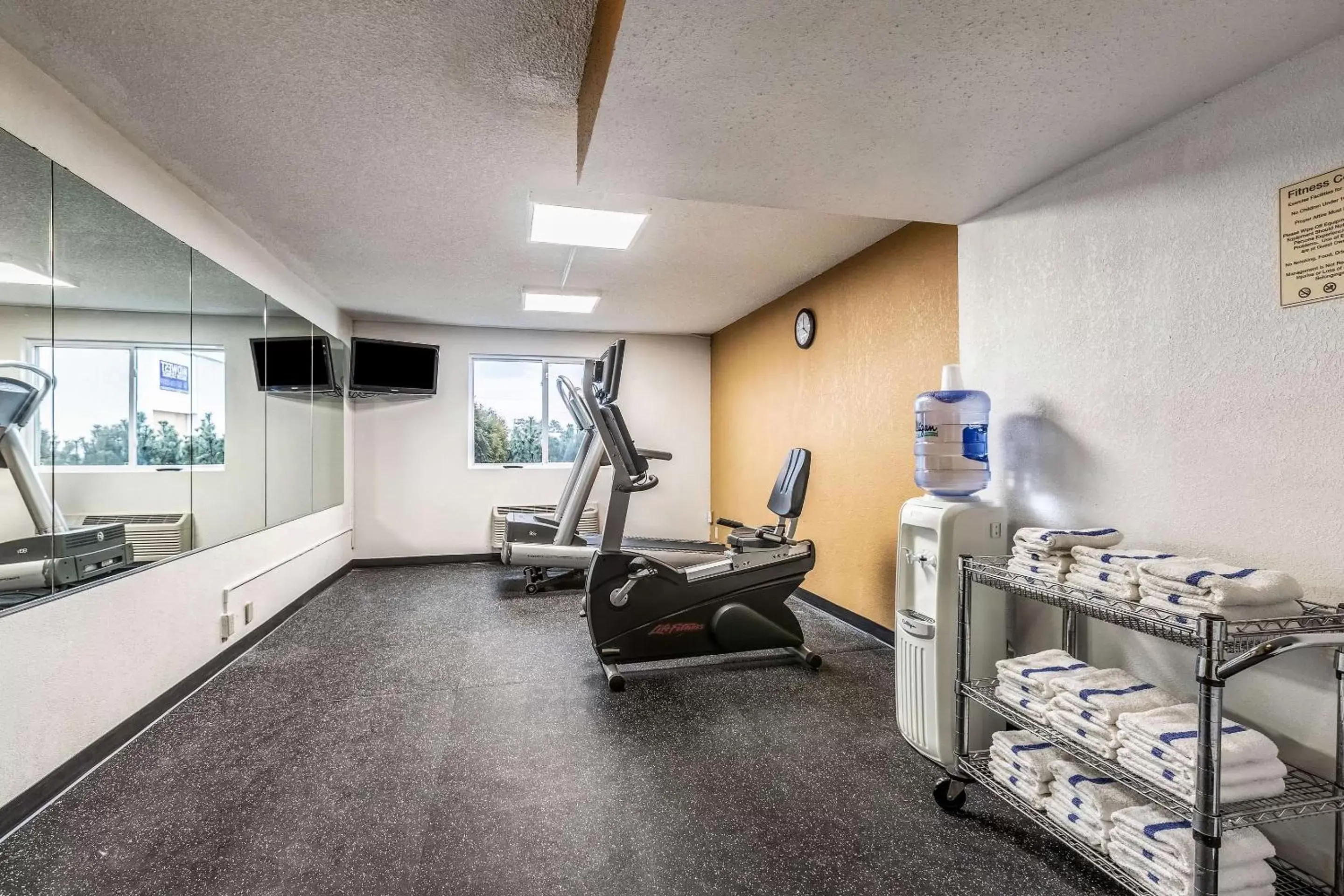 Fitness centre/facilities in Quality Inn & Suites