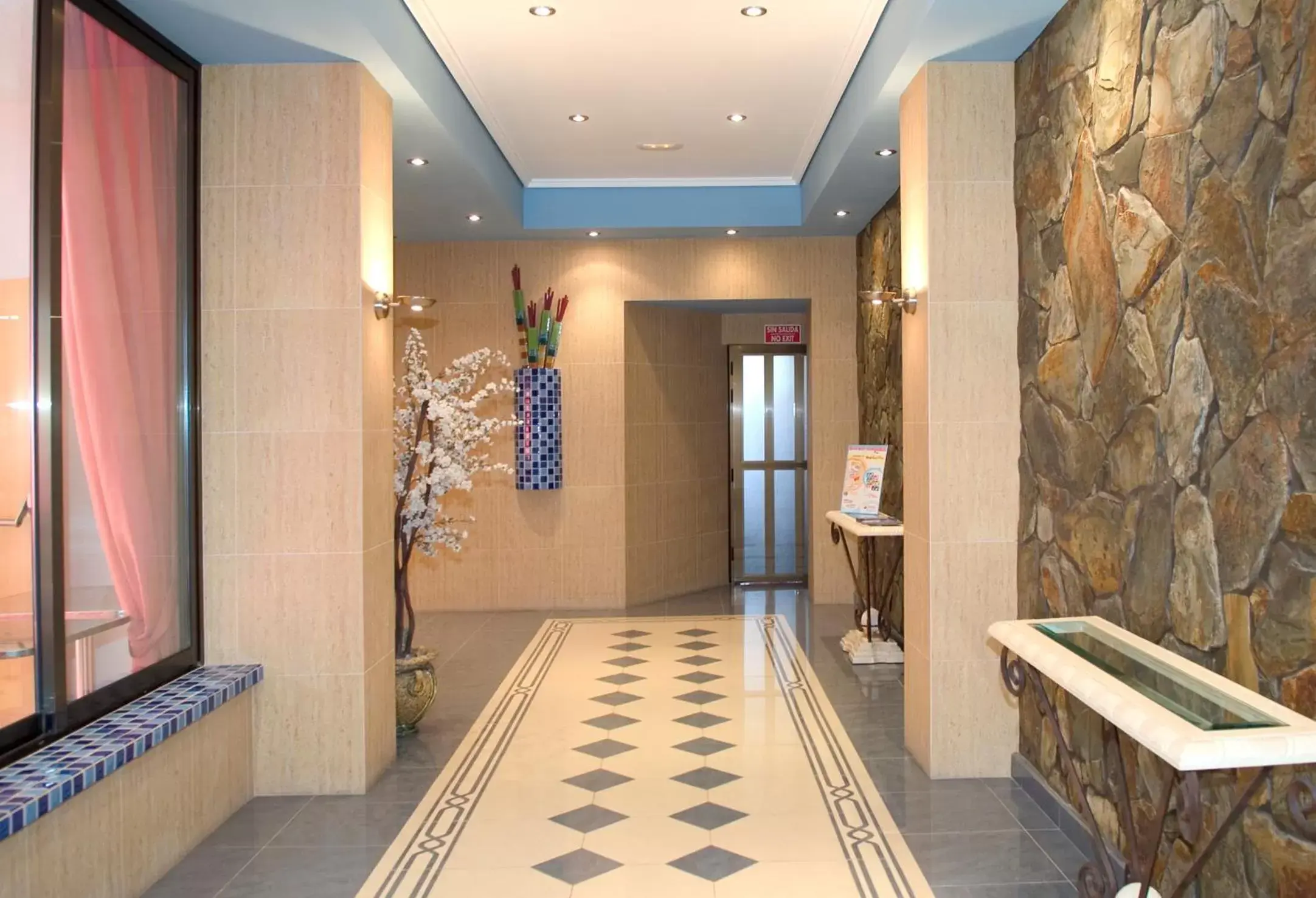 Facade/entrance, Lobby/Reception in Hotel L'Escala