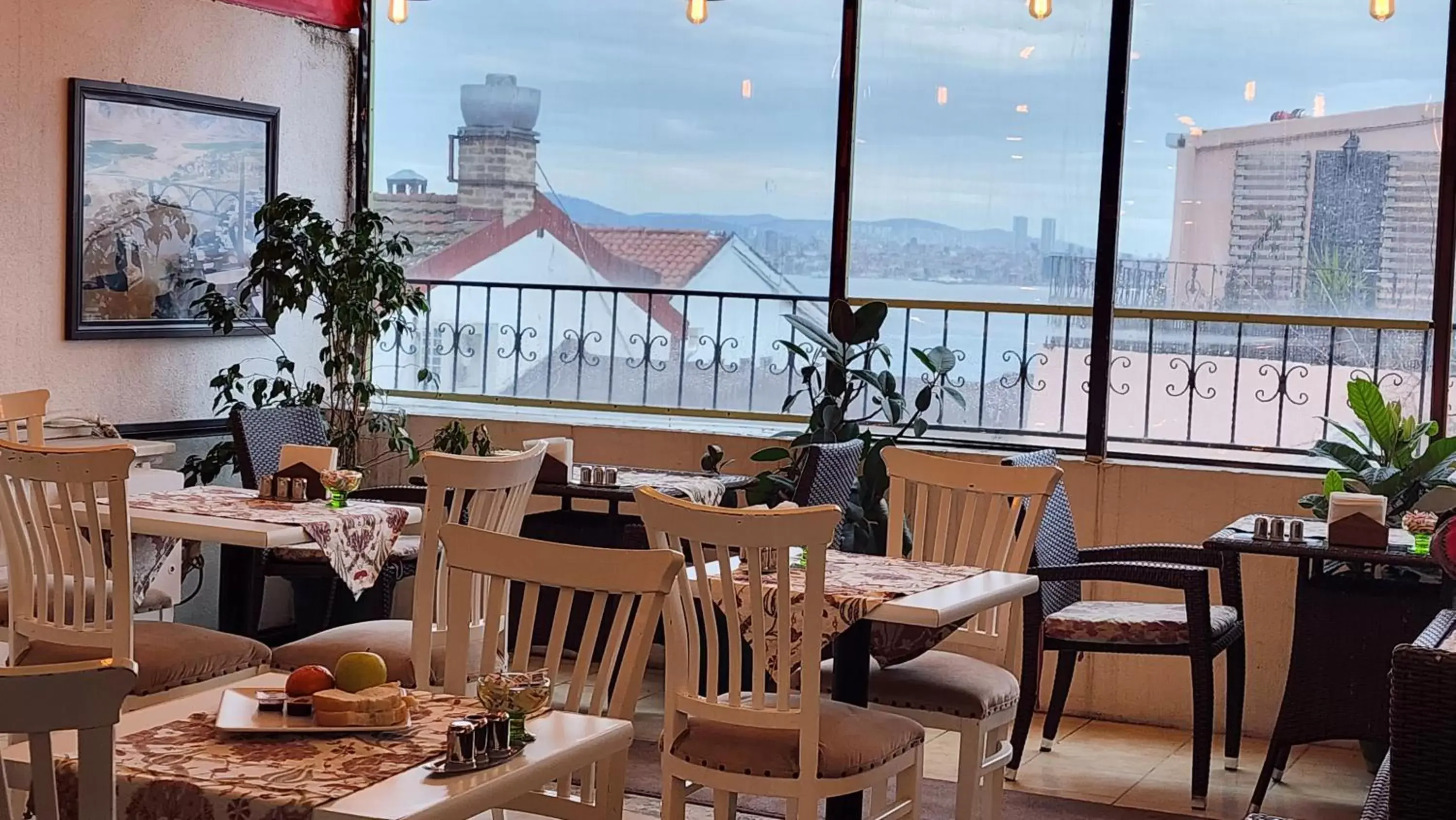 Restaurant/Places to Eat in Oceans 7 Hotel