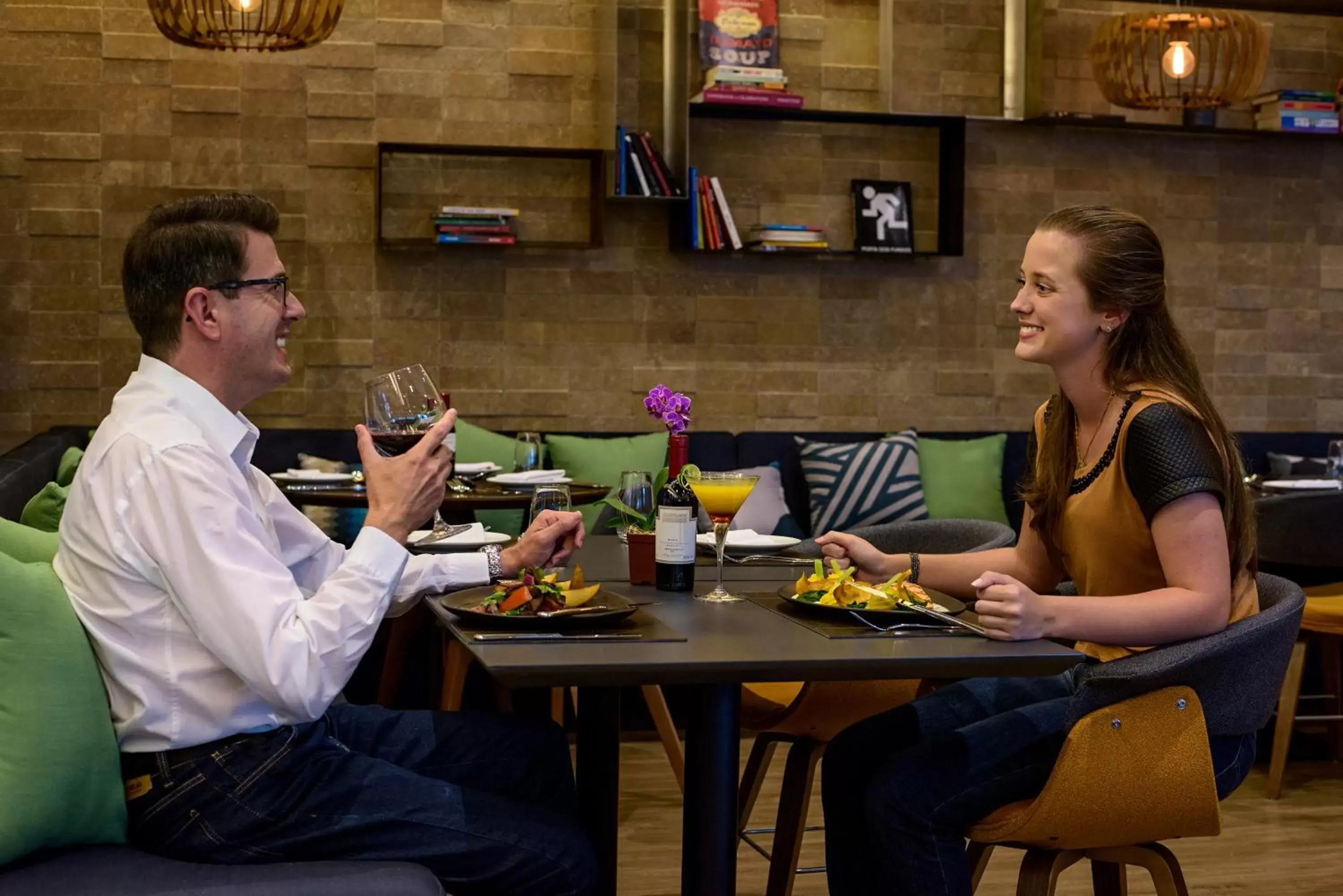 Lounge or bar in Novotel Sorocaba Lounge or bar in Novotel Sorocaba