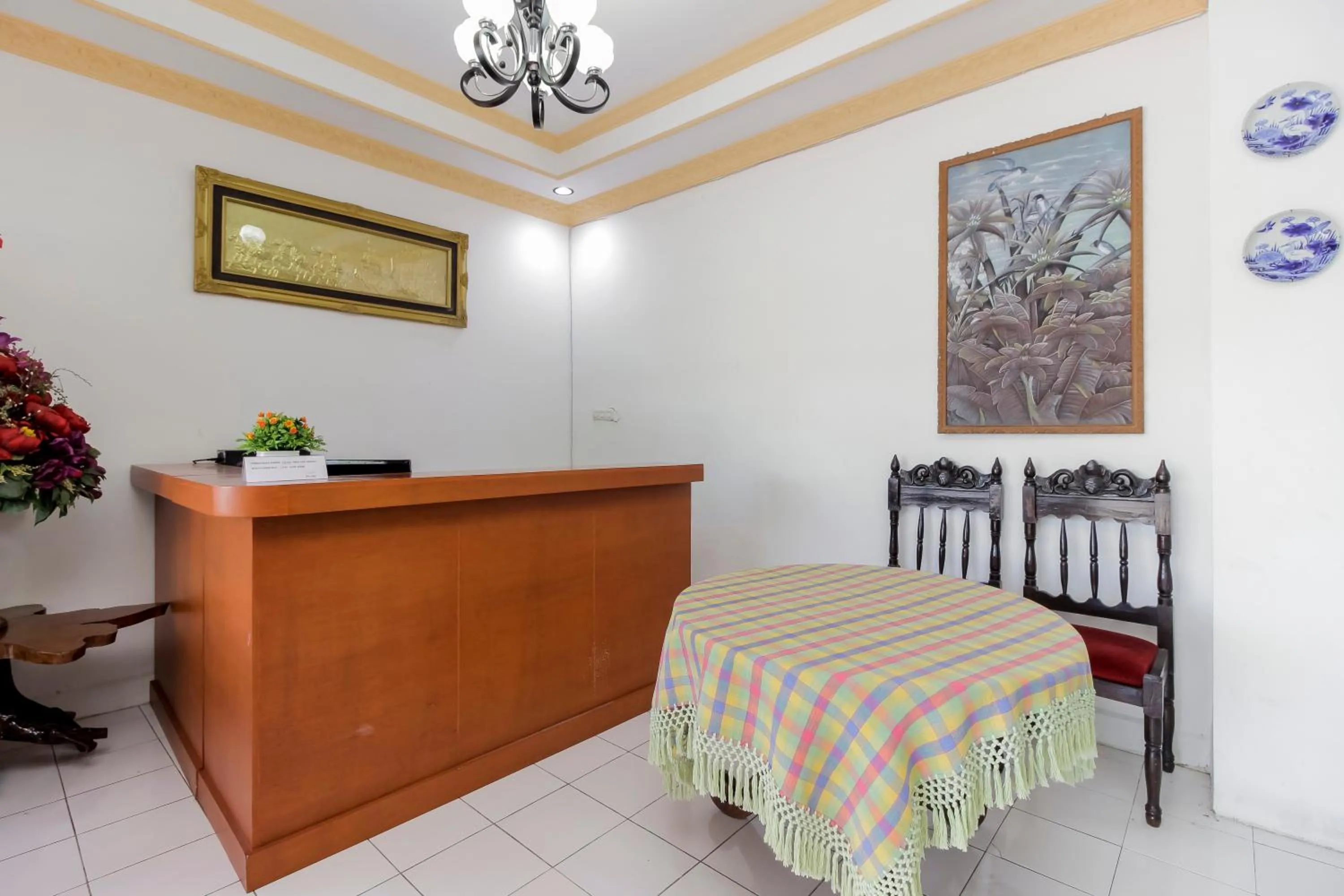 Lobby or reception, Bed in RedDoorz near Sam Ratulangi Airport Manado