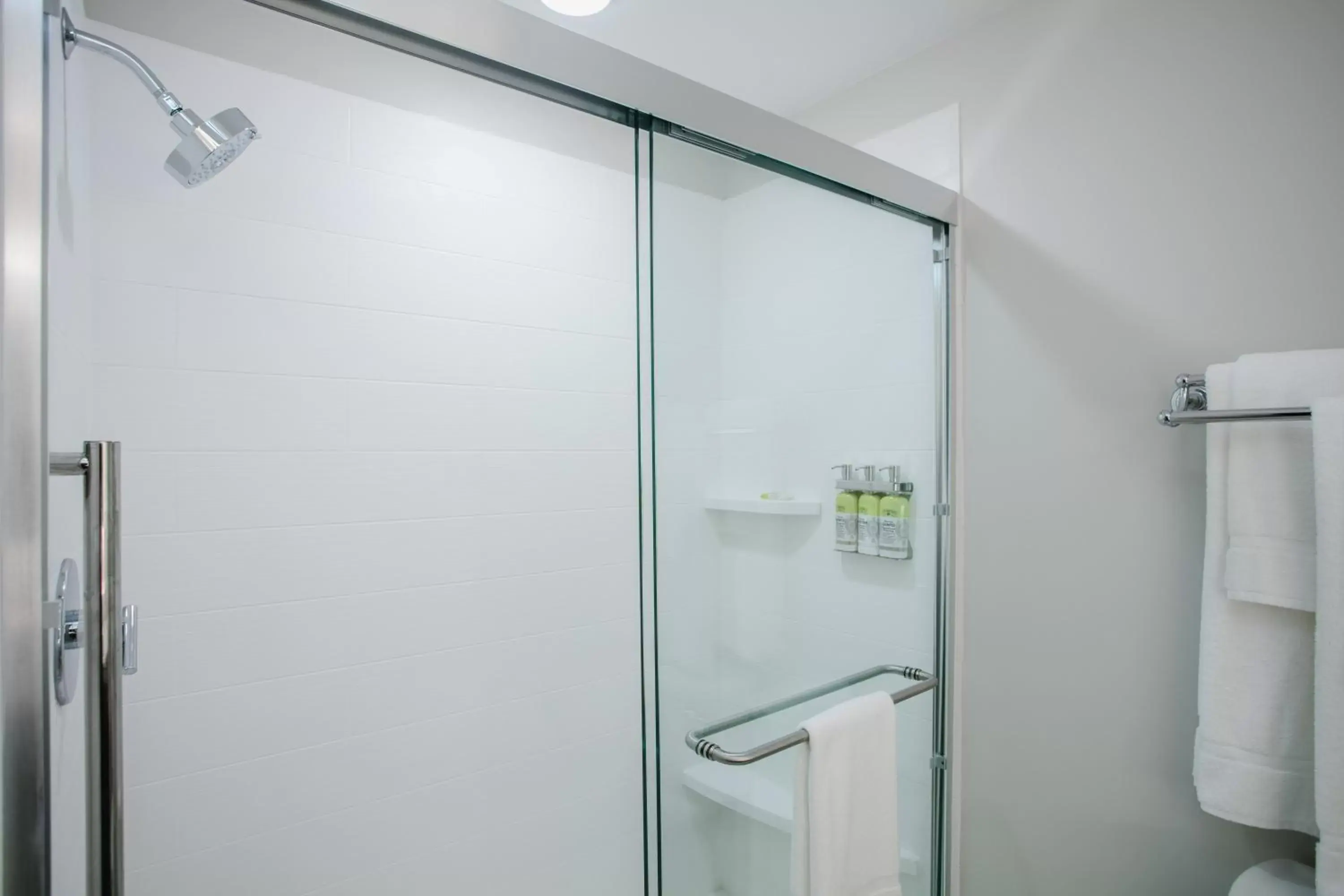 Bathroom in Holiday Inn Express & Suites Oakhurst-Yosemite Park Area by IHG Bathroom in Holiday Inn Express & Suites Oakhurst-Yosemite Park Area by IHG