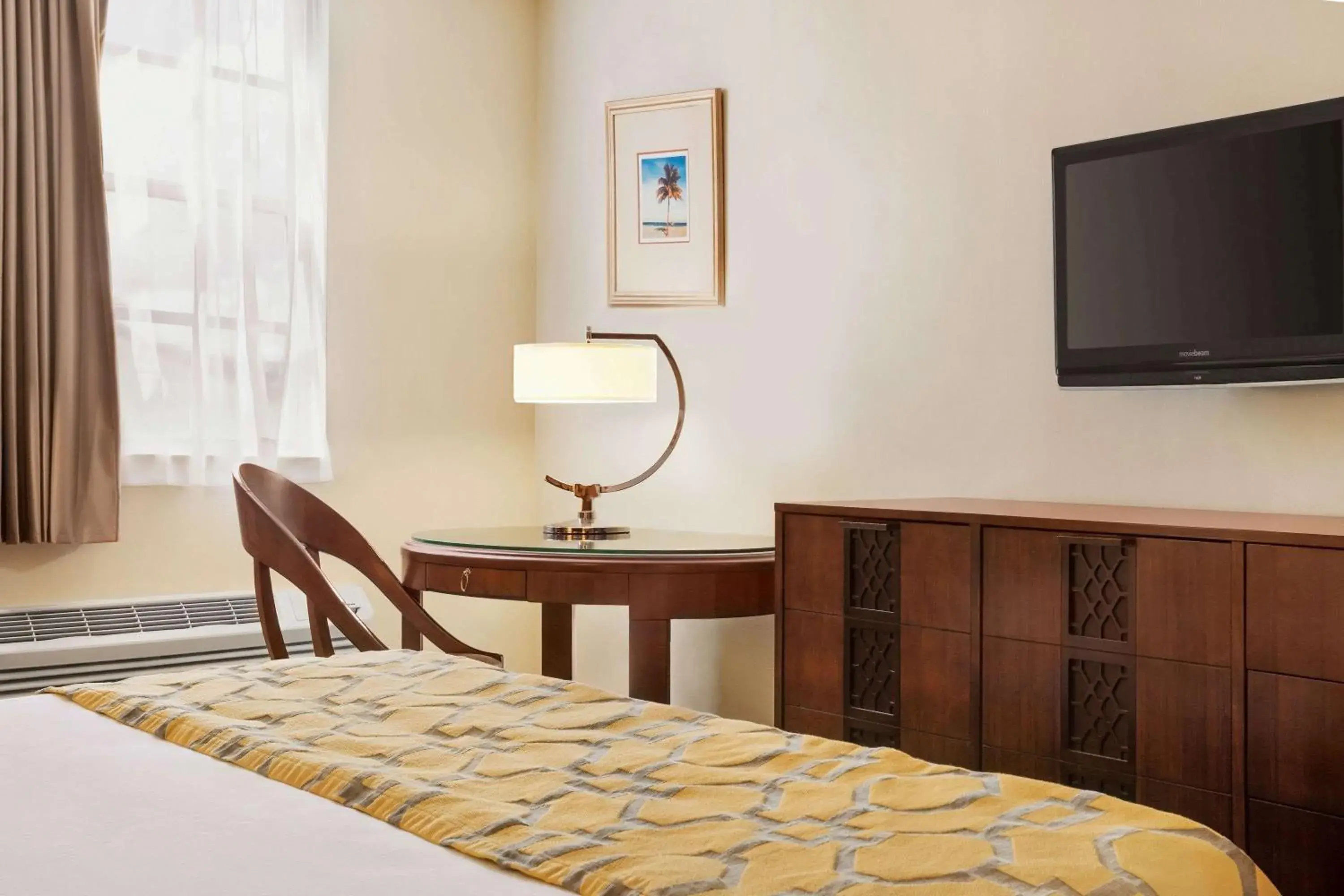 Photo of the whole room, TV/Entertainment Center in Baymont by Wyndham Florida City Photo of the whole room, TV/Entertainment Center in Baymont by Wyndham Florida City