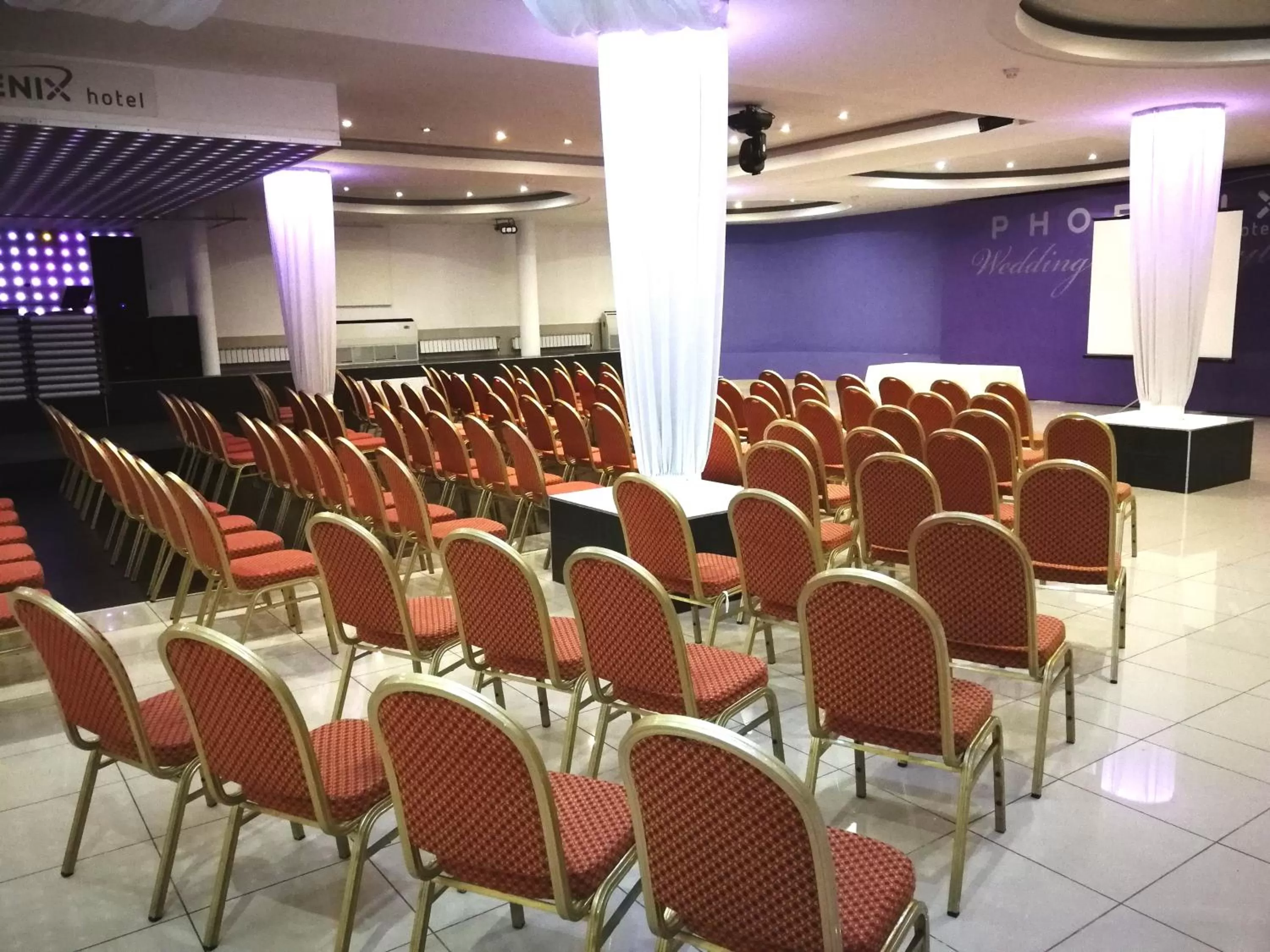 Food and drinks in Hotel Phoenix