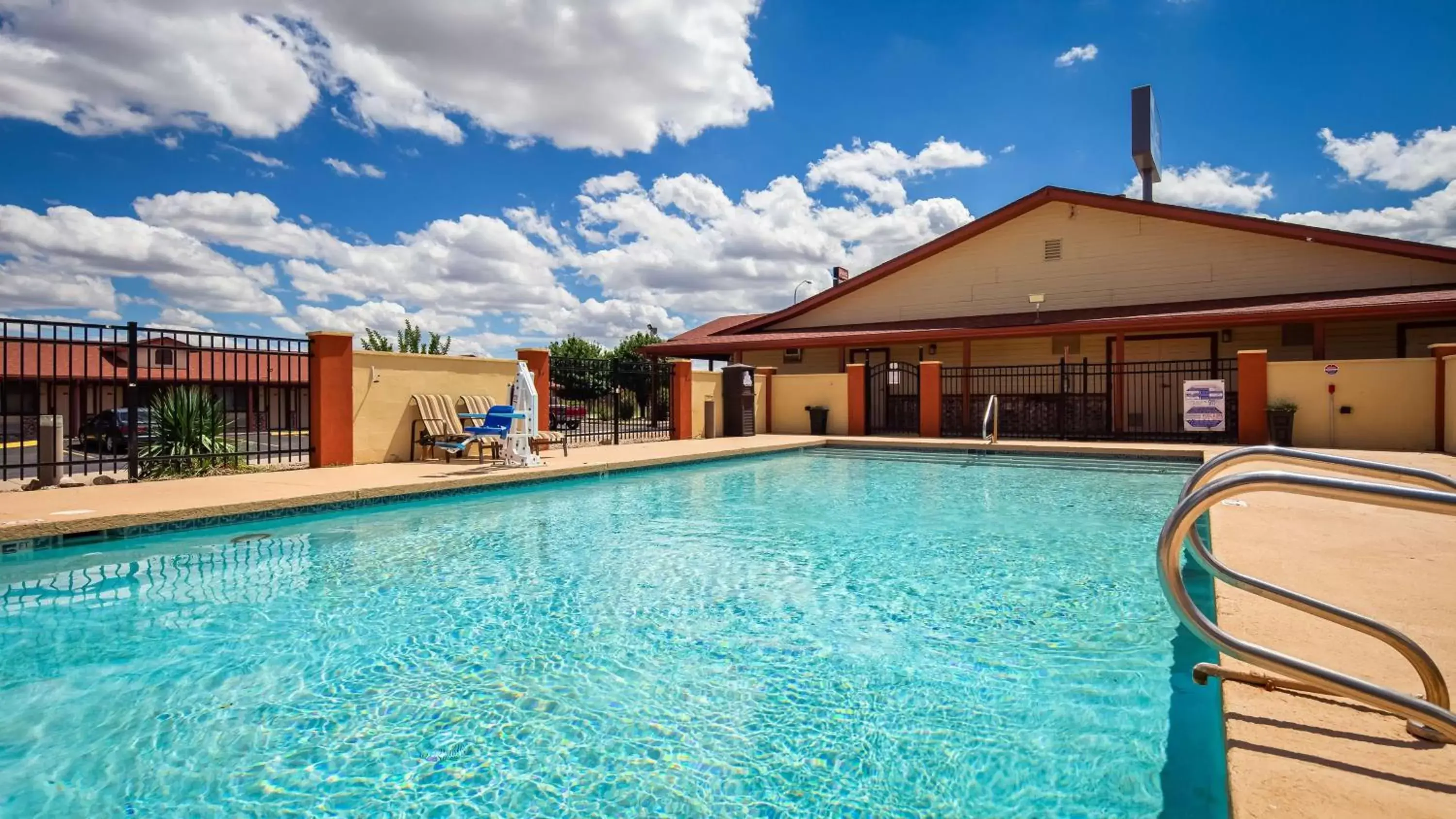 Activities, Swimming Pool in Best Western Santa Rosa Inn