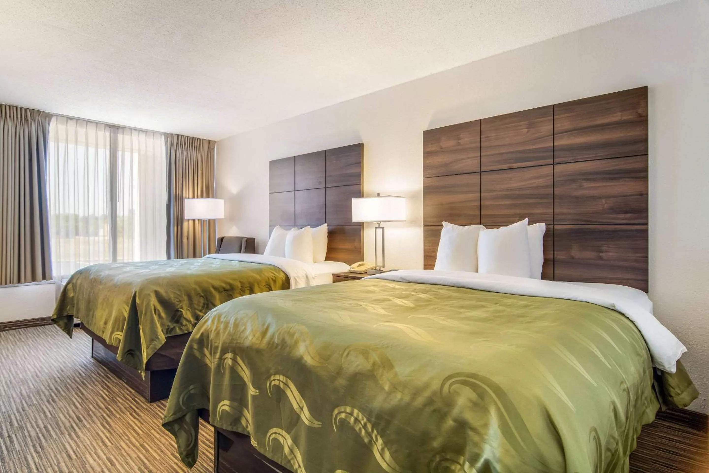 Photo of the whole room, Bed in Quality Inn Suwanee I-85