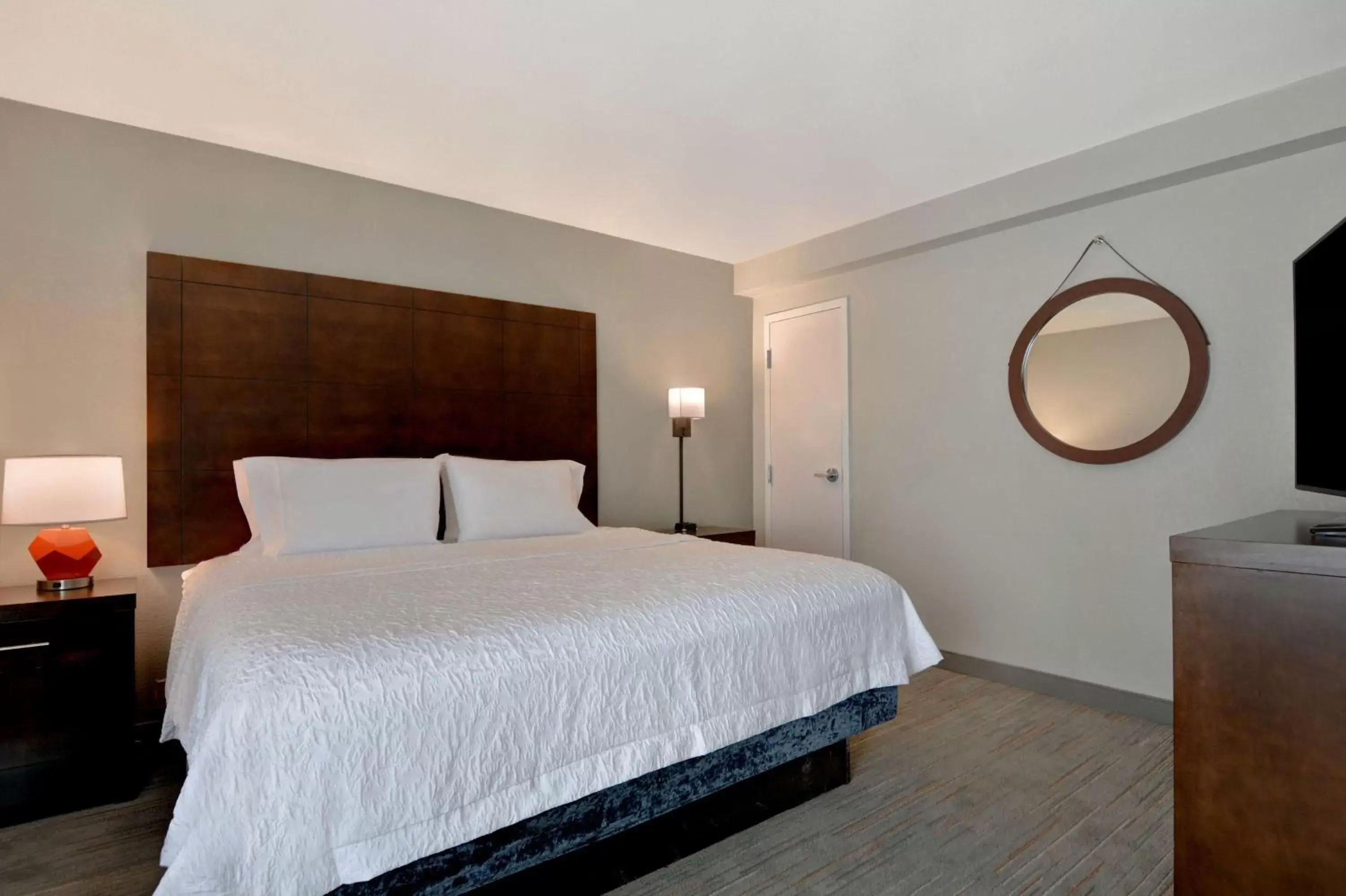 Bed in Hampton Inn Anderson Bed in Hampton Inn Anderson