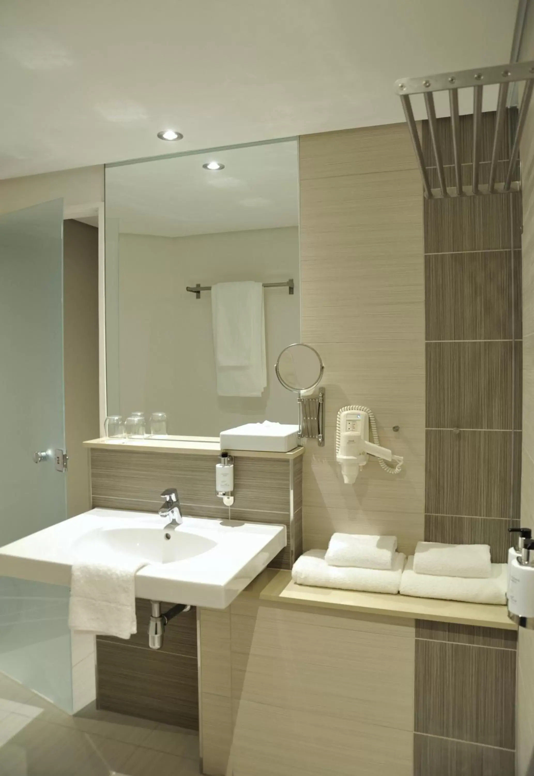 Bathroom in Hotel Verde Cape Town Airport