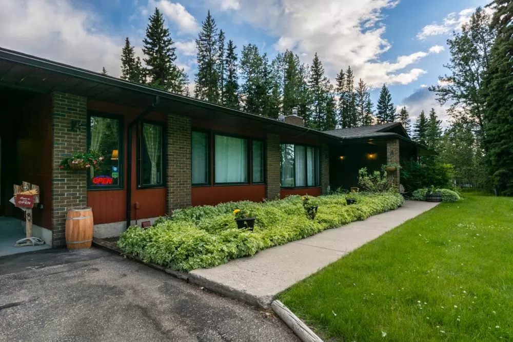 Facade/entrance, Property Building in Rustlers Lodge