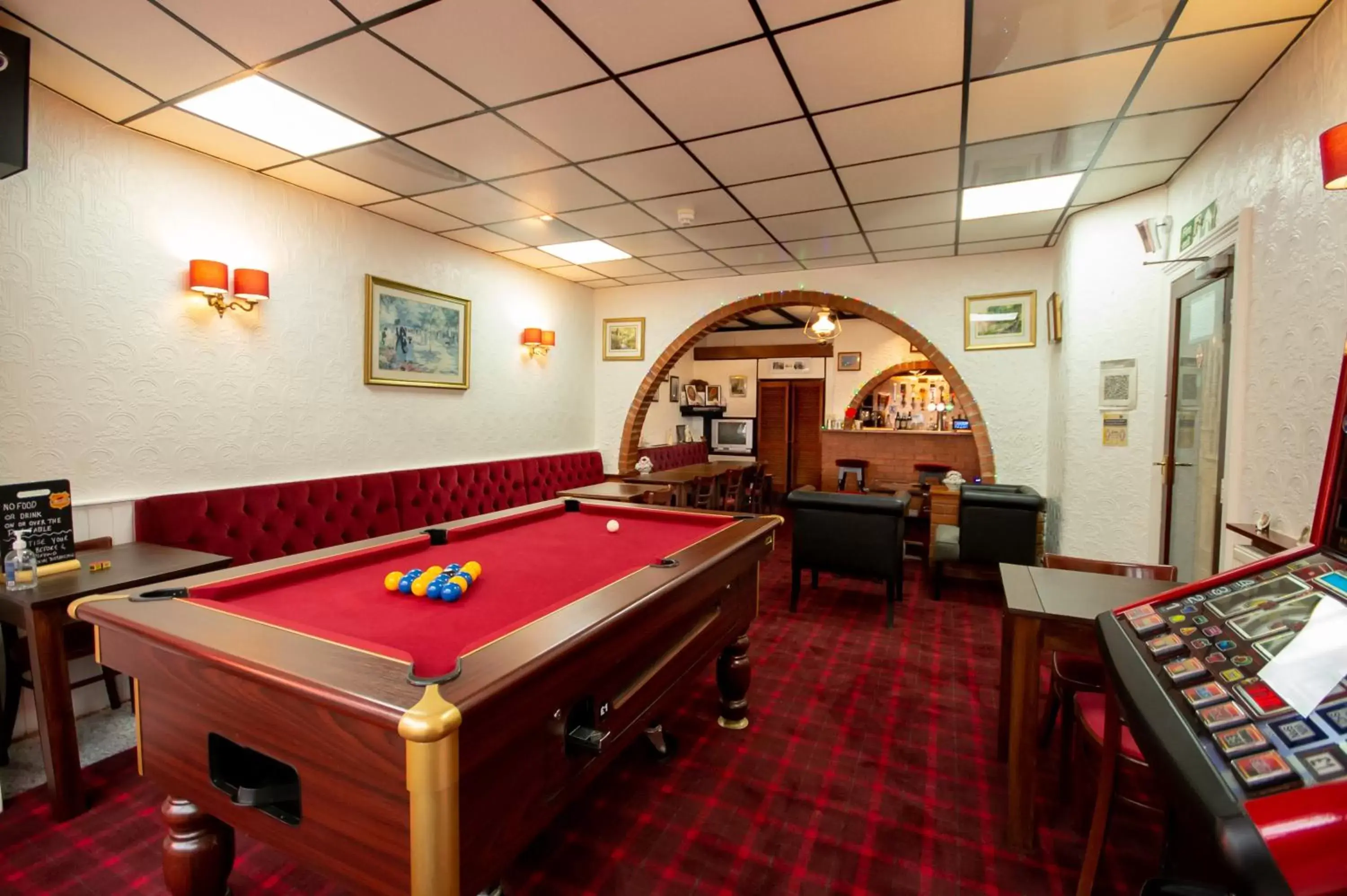 Lounge or bar, Billiards in The Ferndale Hotel