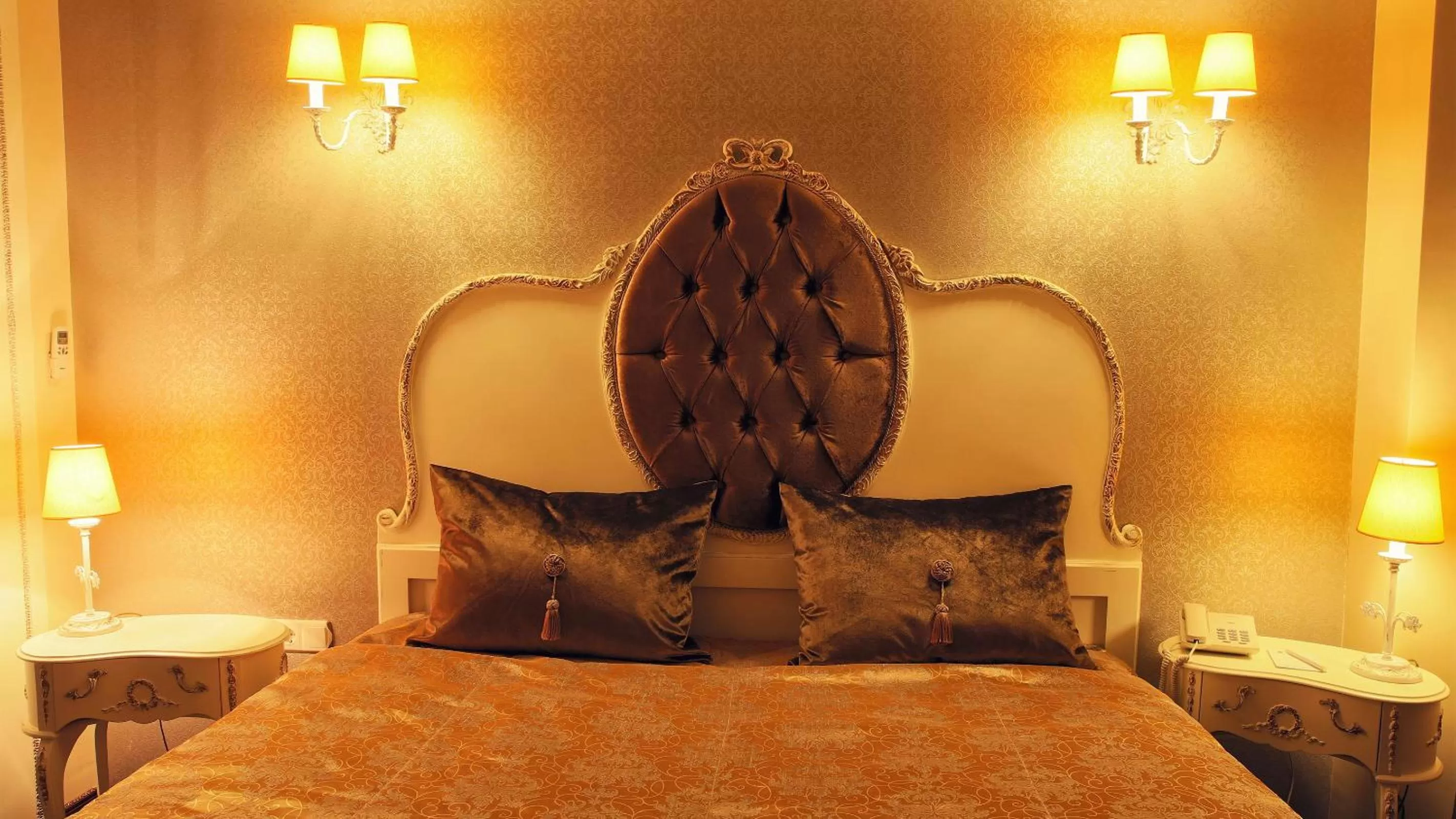 Bedroom, Bed in Port Hotel