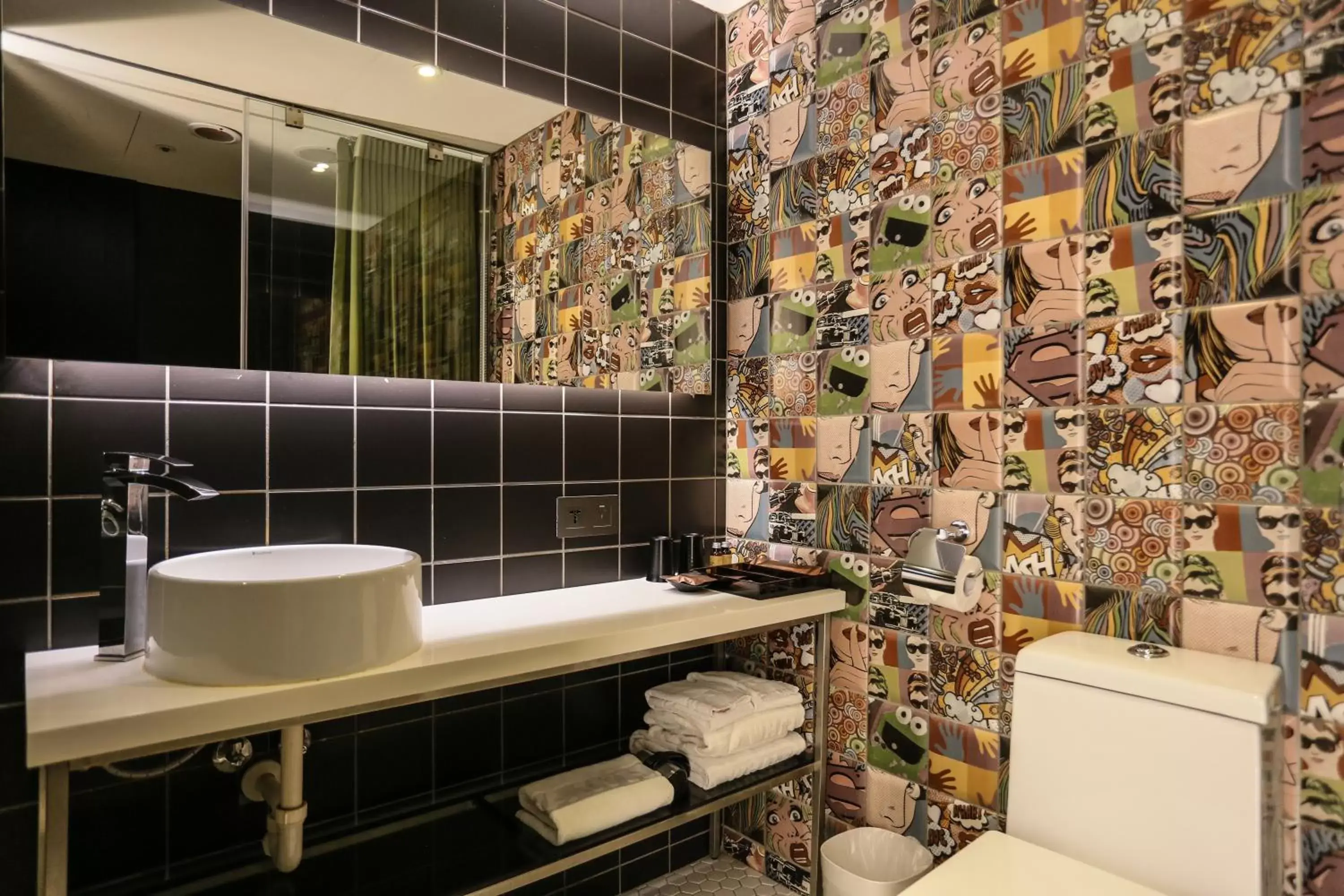 Toilet, Bathroom in Hotel PaPa Whale