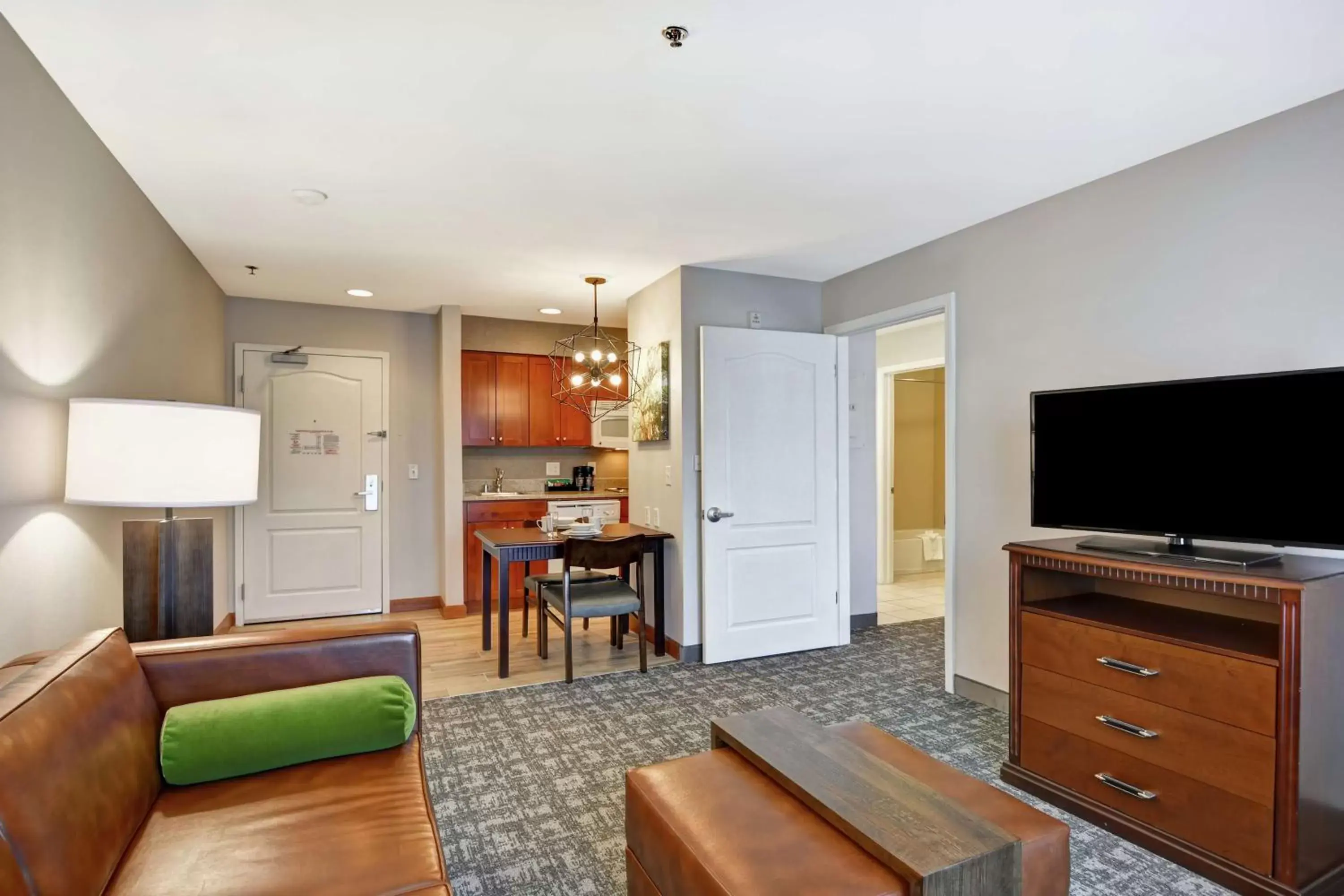 Living room, TV/Entertainment Center in Homewood Suites by Hilton Reno