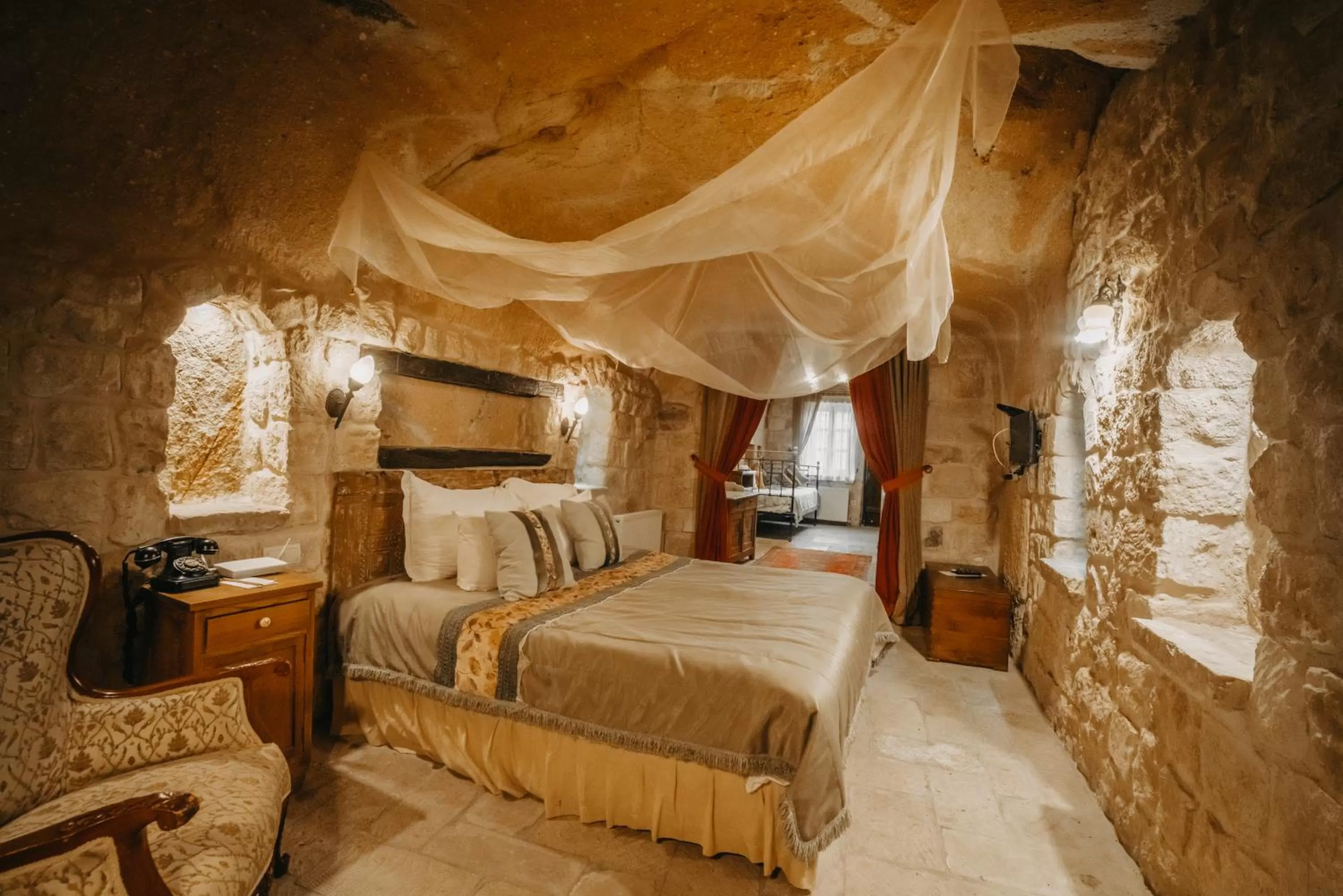 Photo of the whole room, Bed in Dere Suites Cappadocia