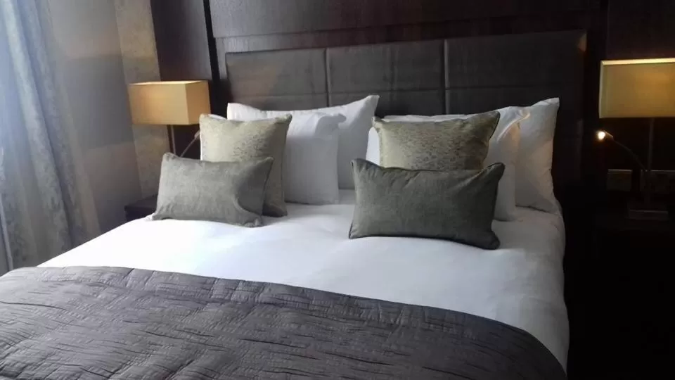 Bed in The King's Head Hotel - JD Wetherspoon