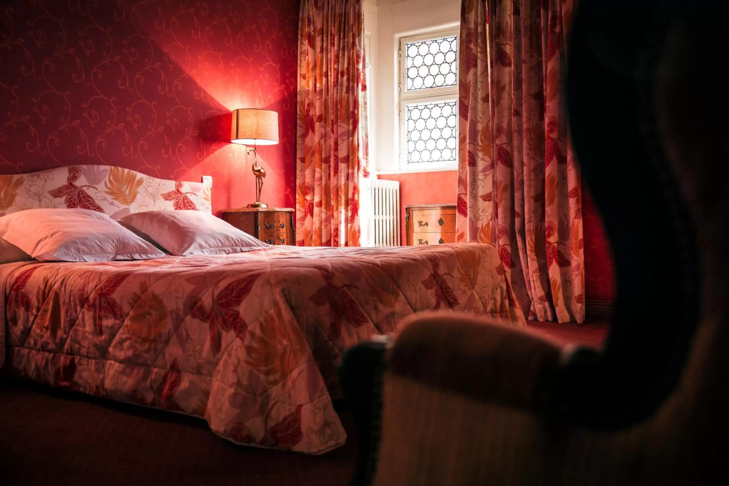 Bed in Hôtel des Deux Clefs