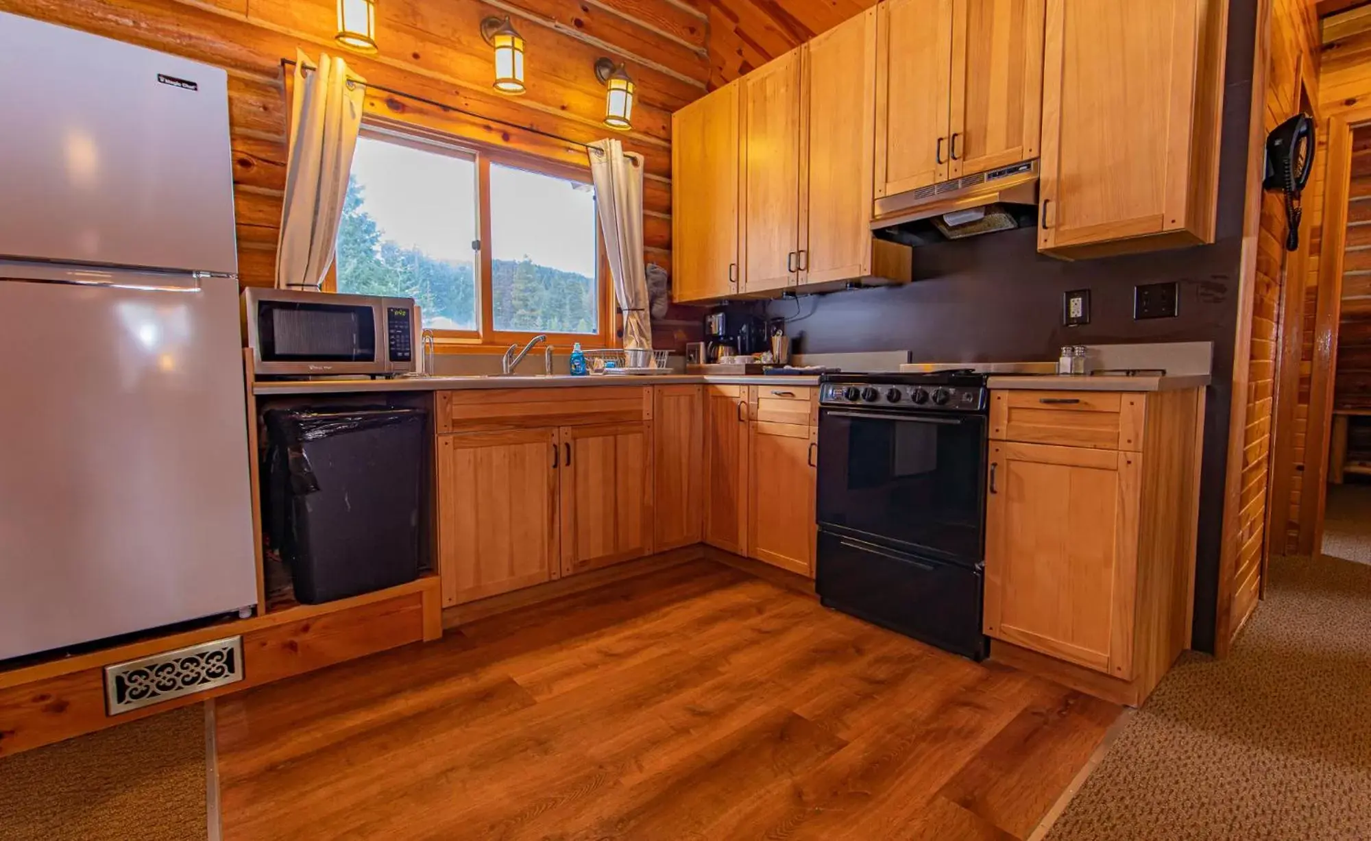 Kitchen or kitchenette, Kitchen/Kitchenette in Cooper Spur Mountain Resort