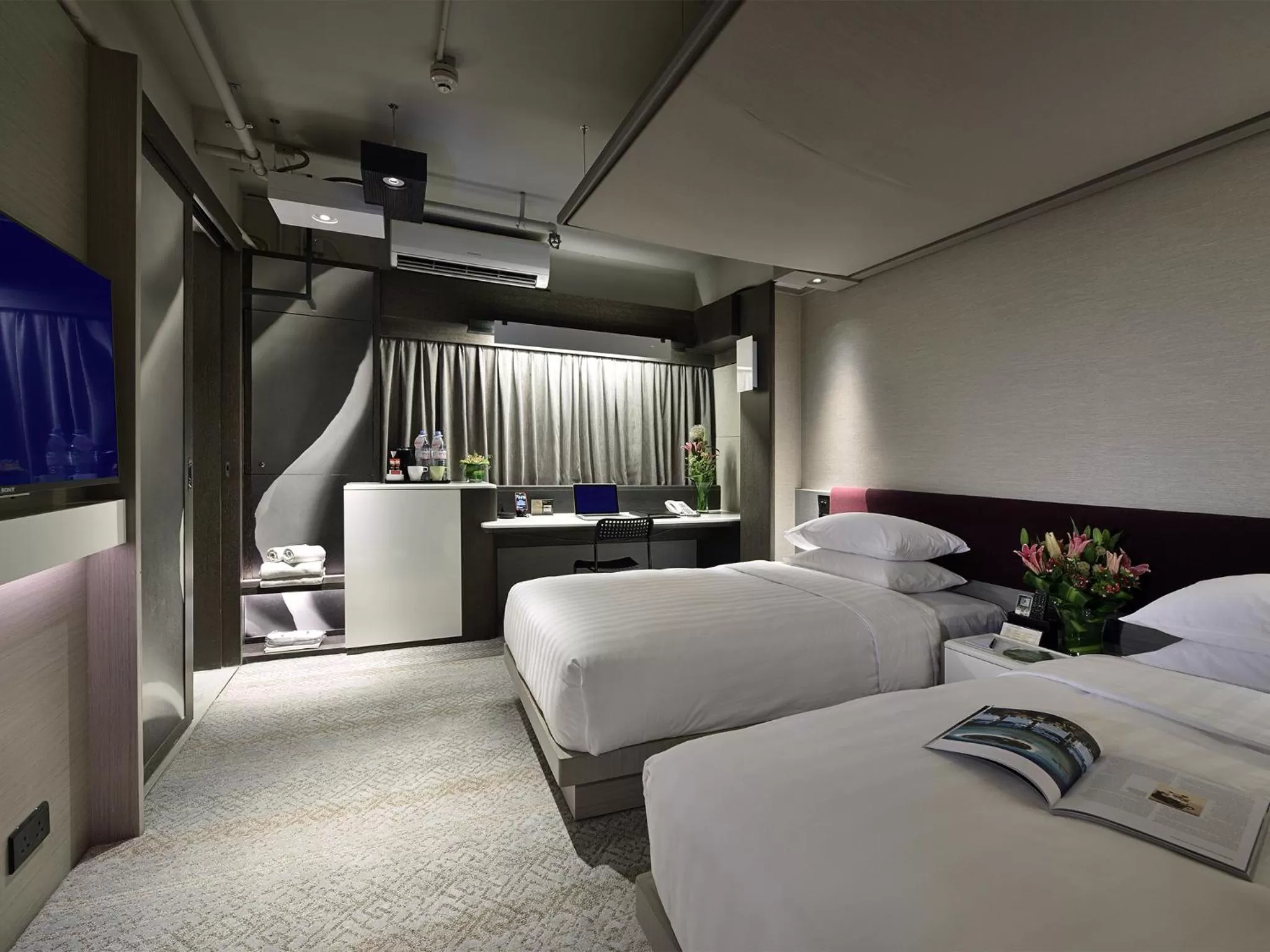Photo of the whole room, Bed in Xi Hotel