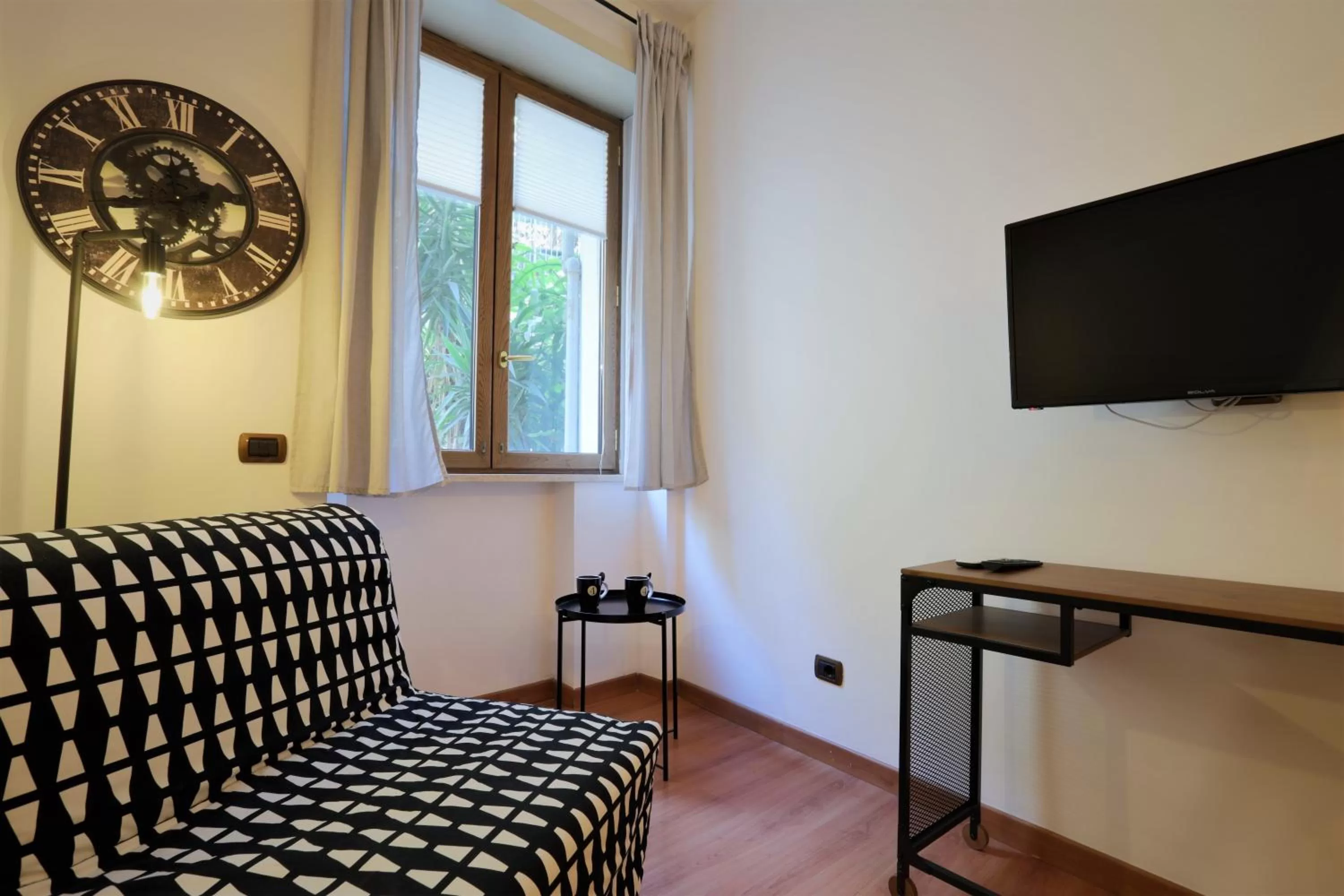 TV and multimedia, TV/Entertainment Center in Napoli Vesuvio Apartments by Dimorra