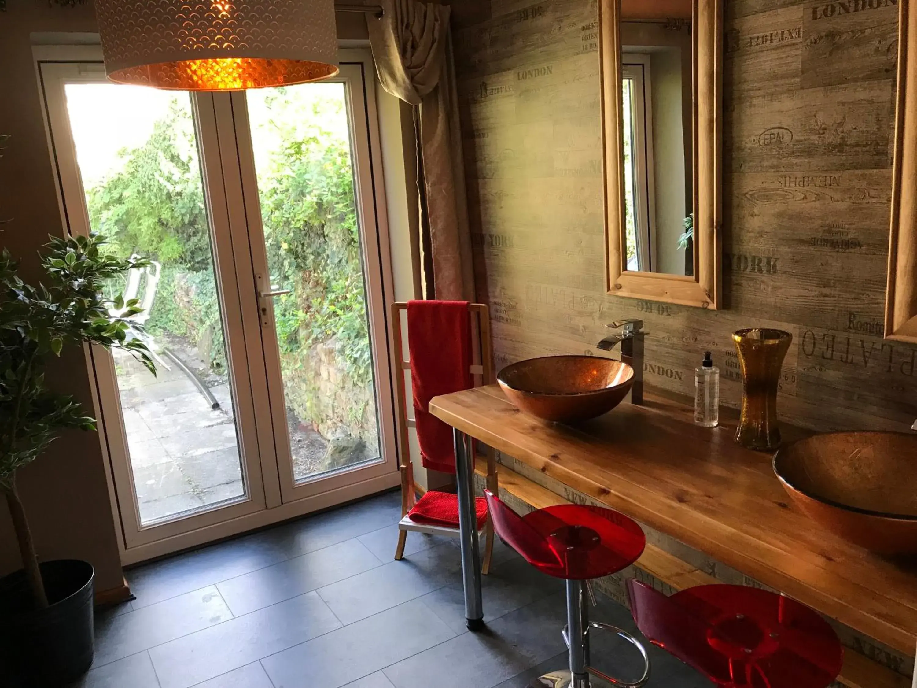 Suite with Garden View in Inn Cardiff Suite with Garden View in Inn Cardiff