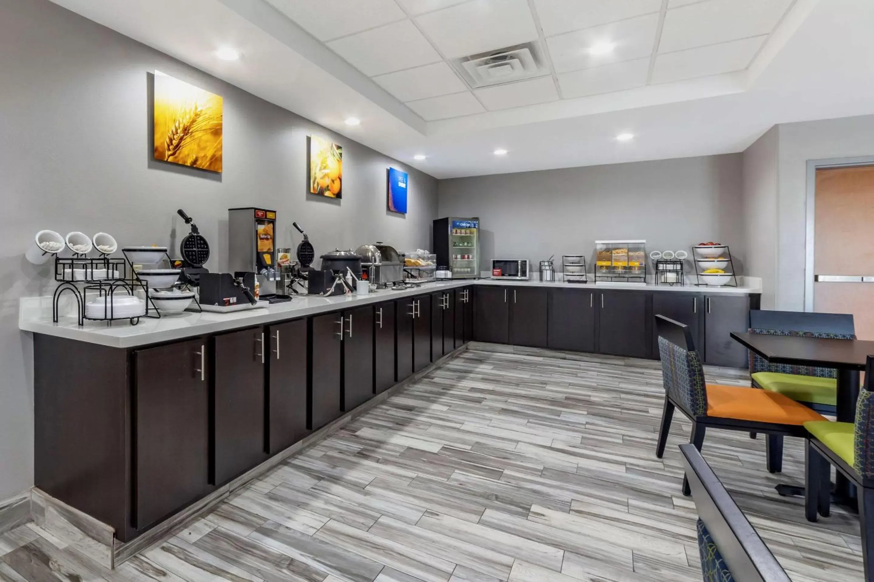 Restaurant/Places to Eat in Comfort Inn and Suites Quail Springs Restaurant/Places to Eat in Comfort Inn and Suites Quail Springs