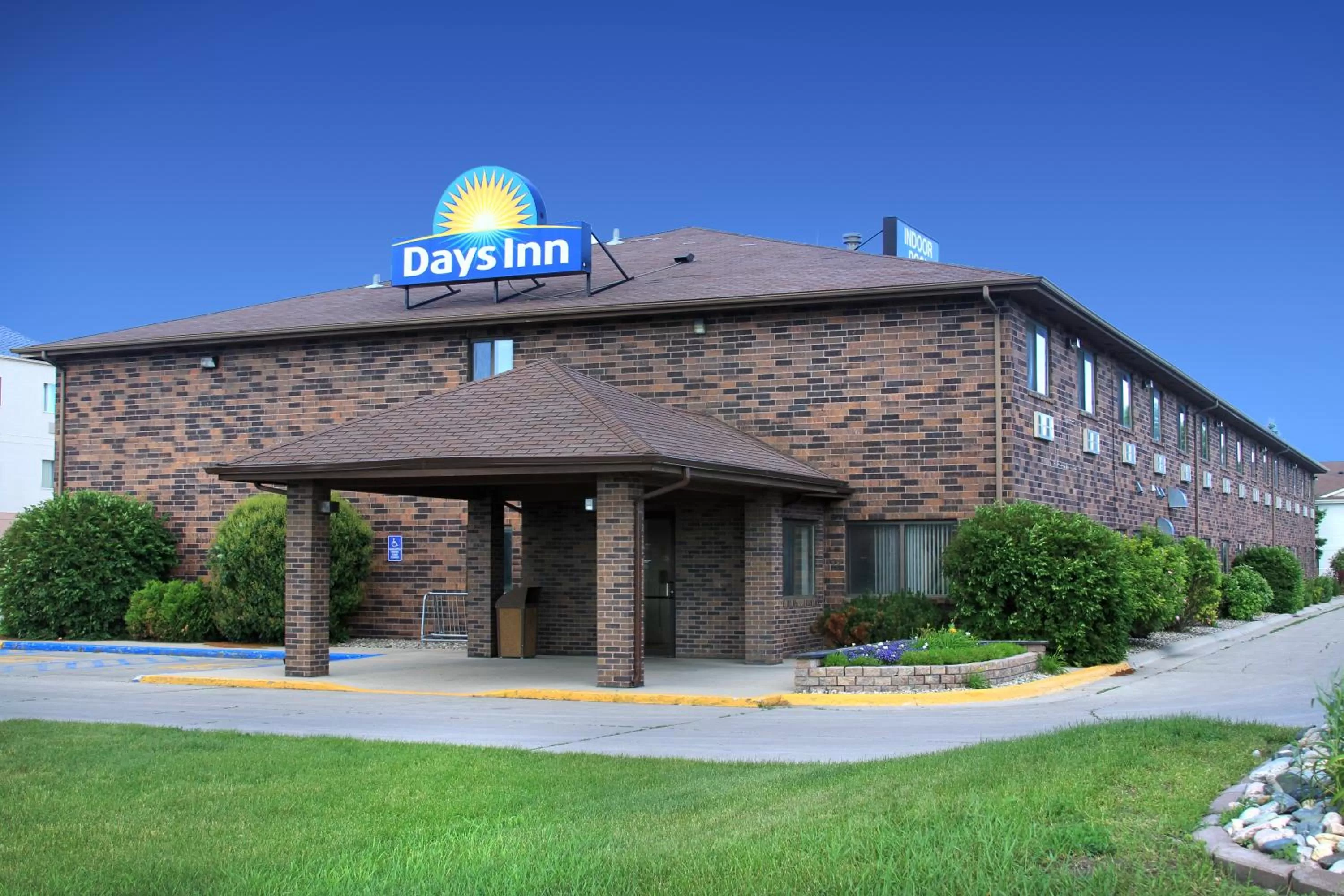 Facade/entrance in Days Inn by Wyndham Columbia Mall