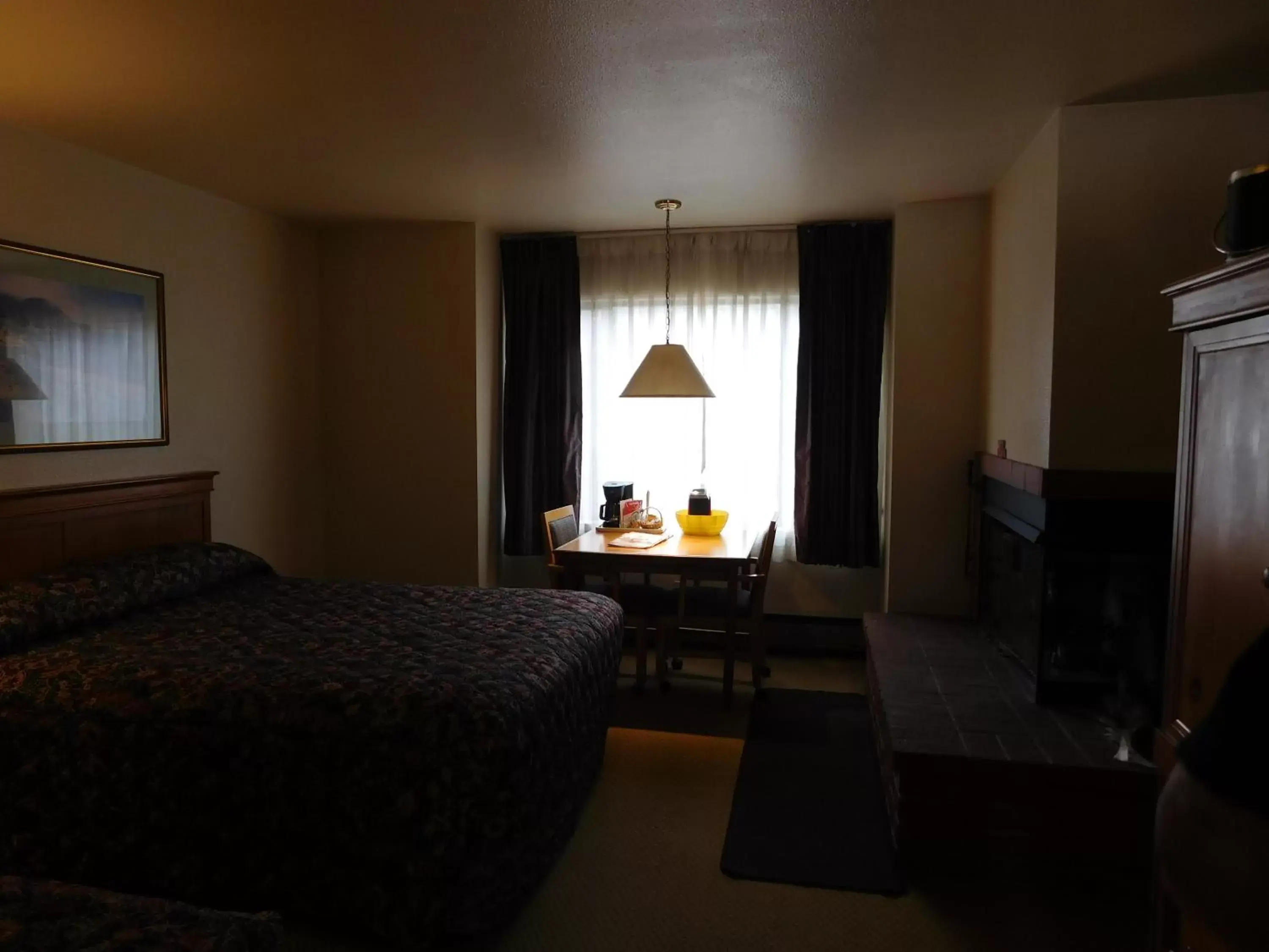 Bed in Pacific Gardens Inn Bed in Pacific Gardens Inn