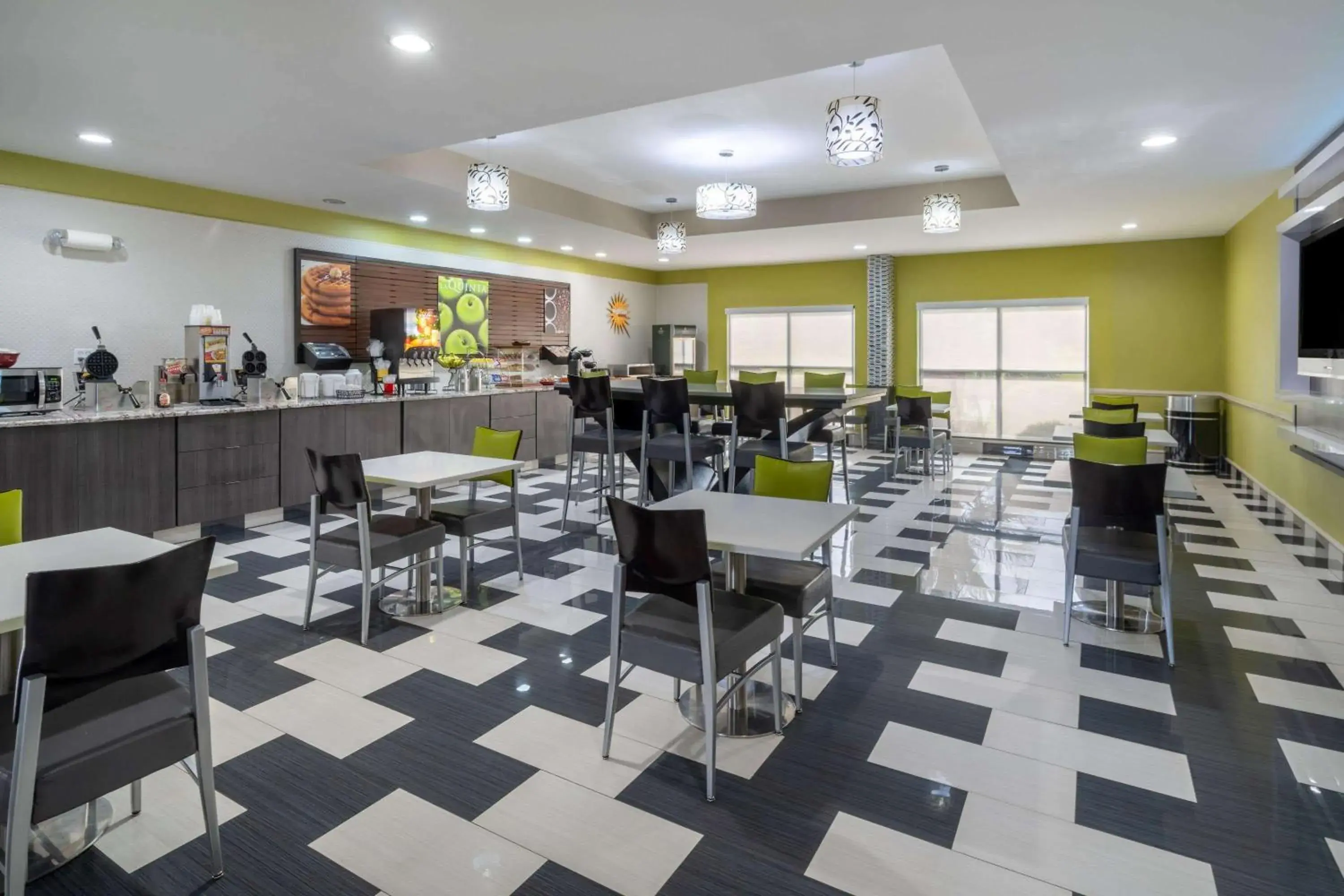 Restaurant/Places to Eat in La Quinta Inn & Suites by Wyndham Prattville