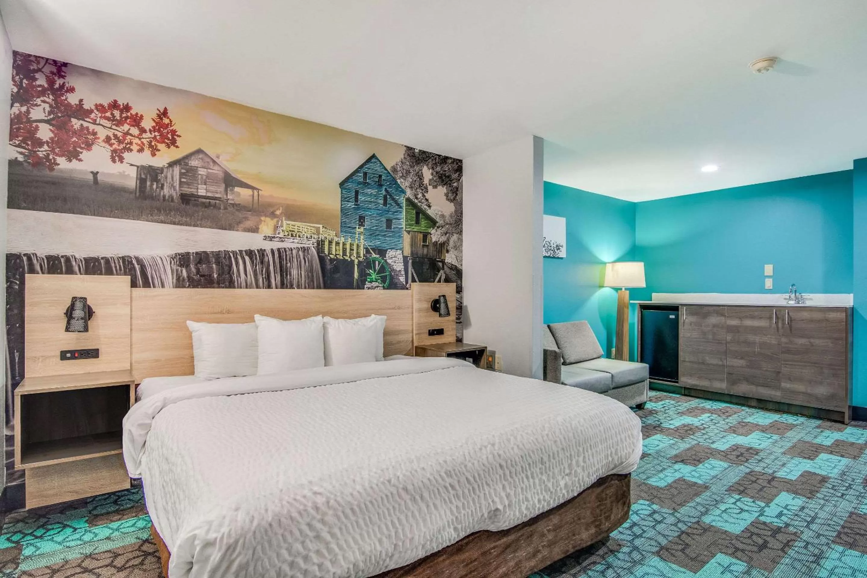 Photo of the whole room, Bed in Clarion Pointe Wake Forest - Raleigh North