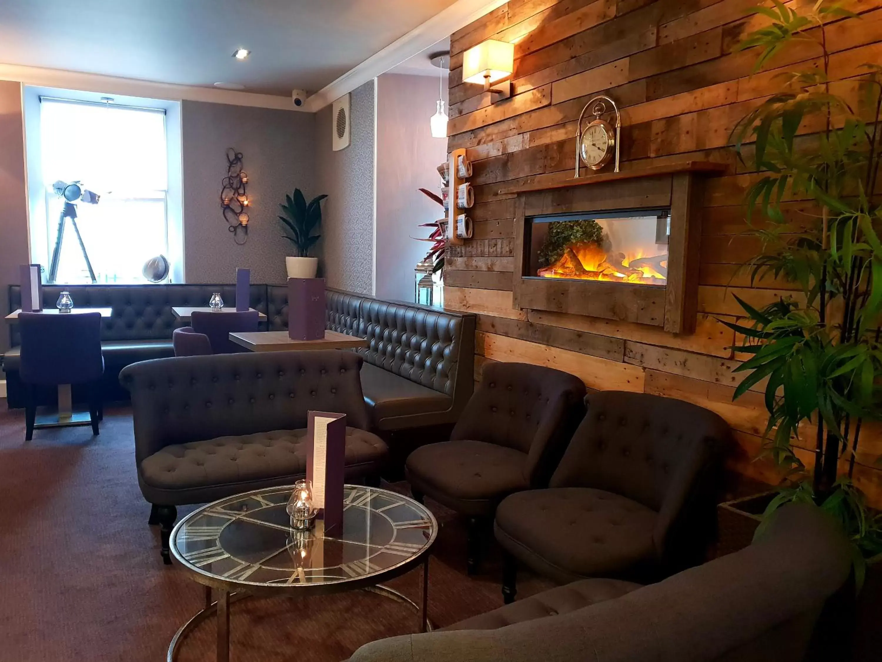Lounge or bar, Lounge/Bar in Fairburn Hotel