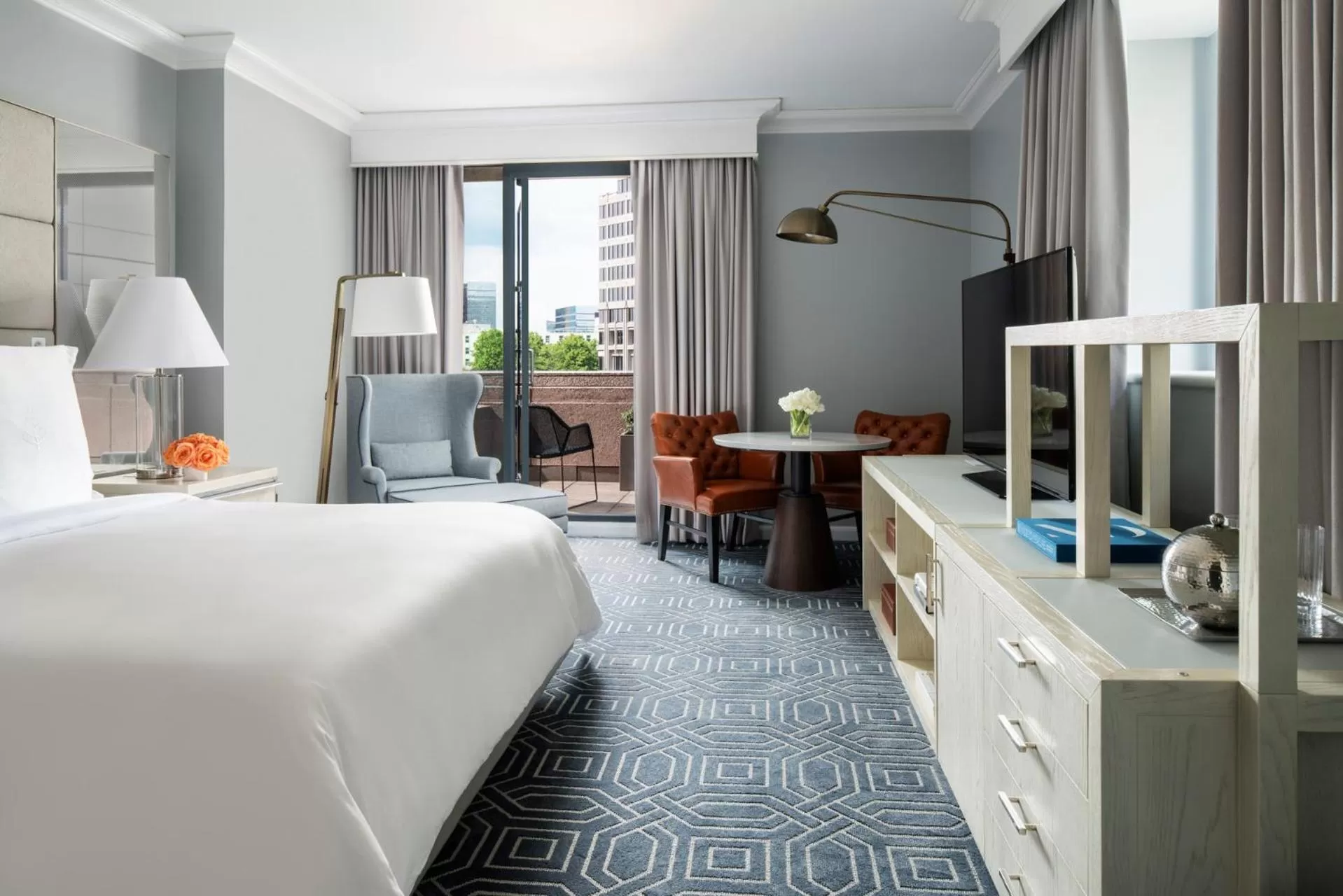 Photo of the whole room, Bed in Four Seasons Hotel Atlanta