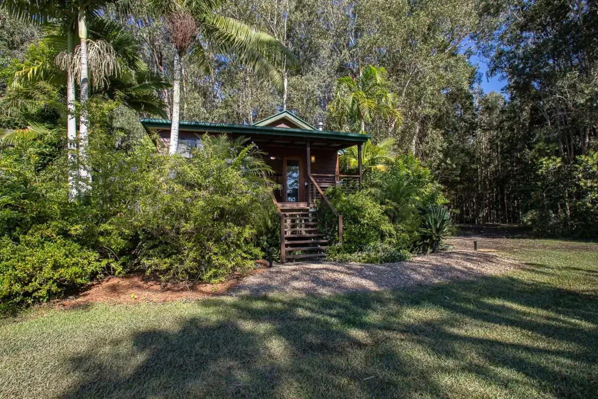 Property Building in Lake Weyba Cottages Noosa