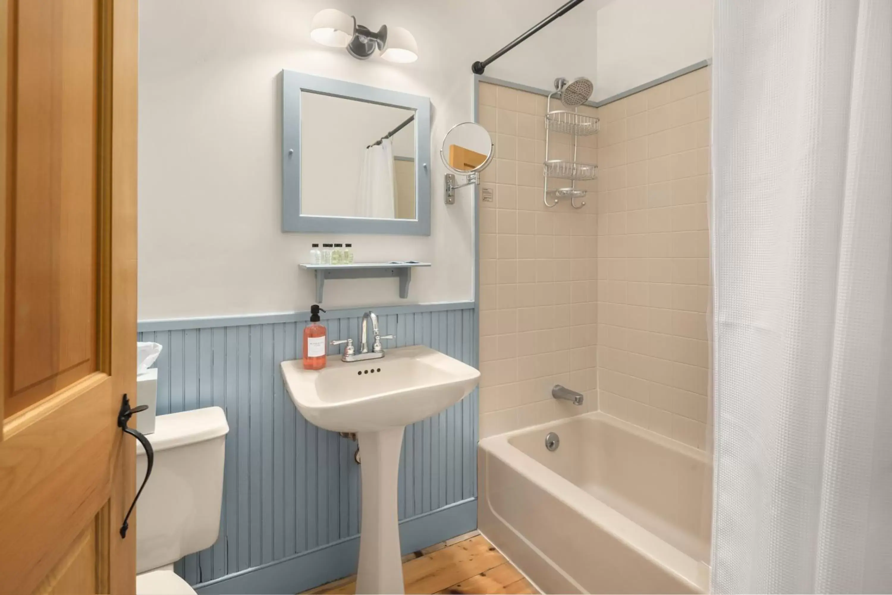 Standard Double Room in Inn at Silver Maple Farm Standard Double Room in Inn at Silver Maple Farm