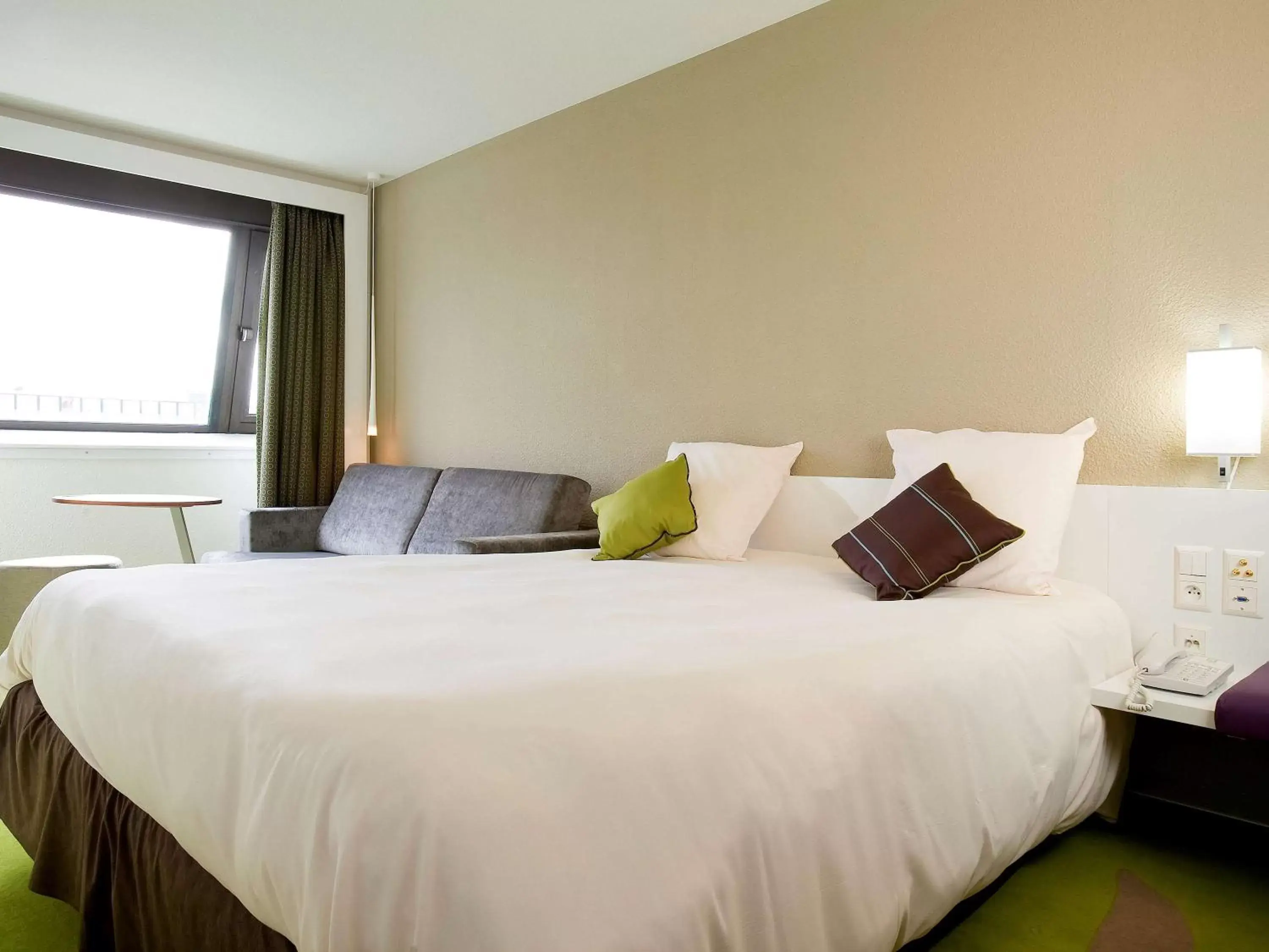 Photo of the whole room, Bed in ibis Styles Bordeaux Aéroport