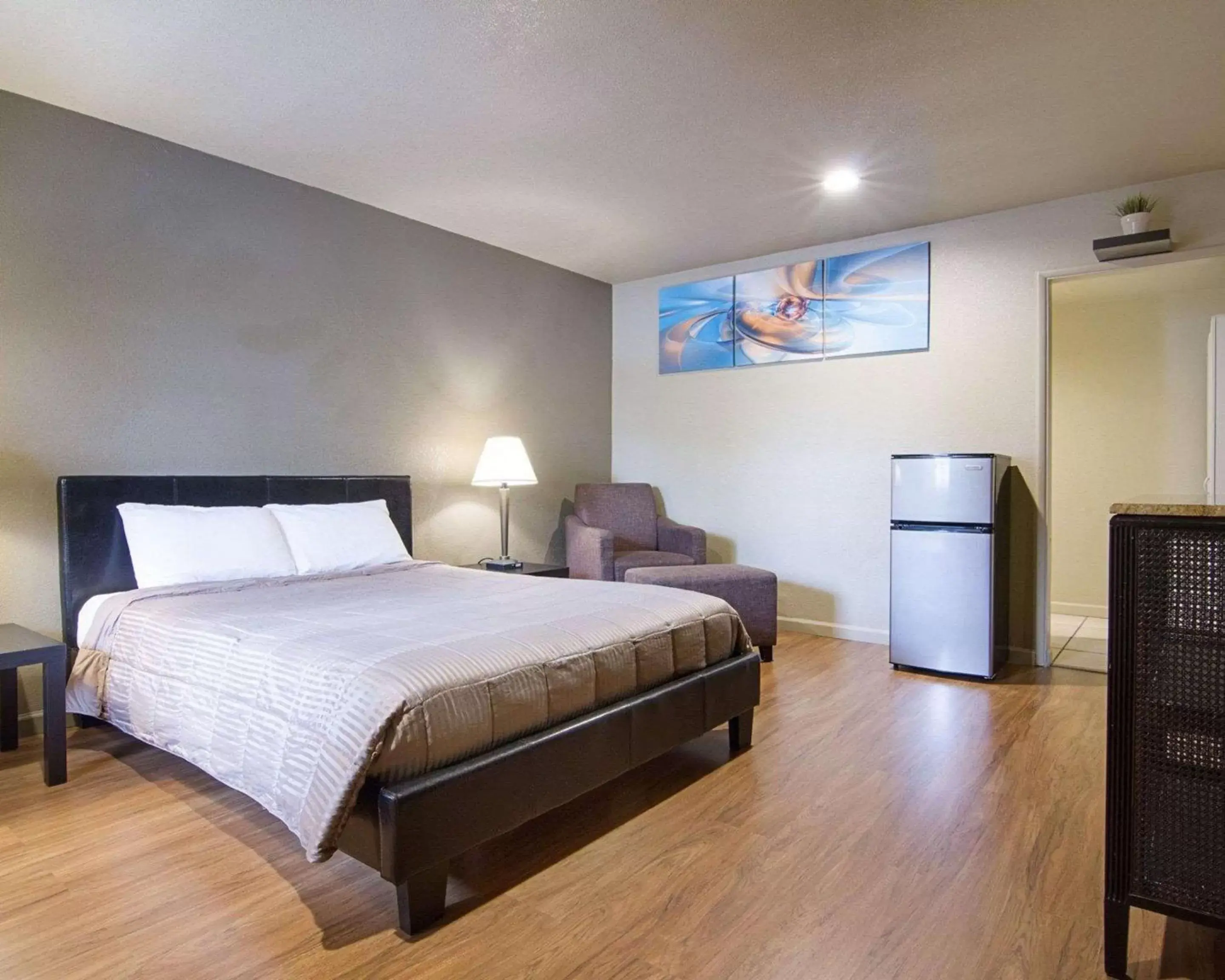 Photo of the whole room, Bed in Rodeway Inn Flagstaff East Route 66 Photo of the whole room, Bed in Rodeway Inn Flagstaff East Route 66