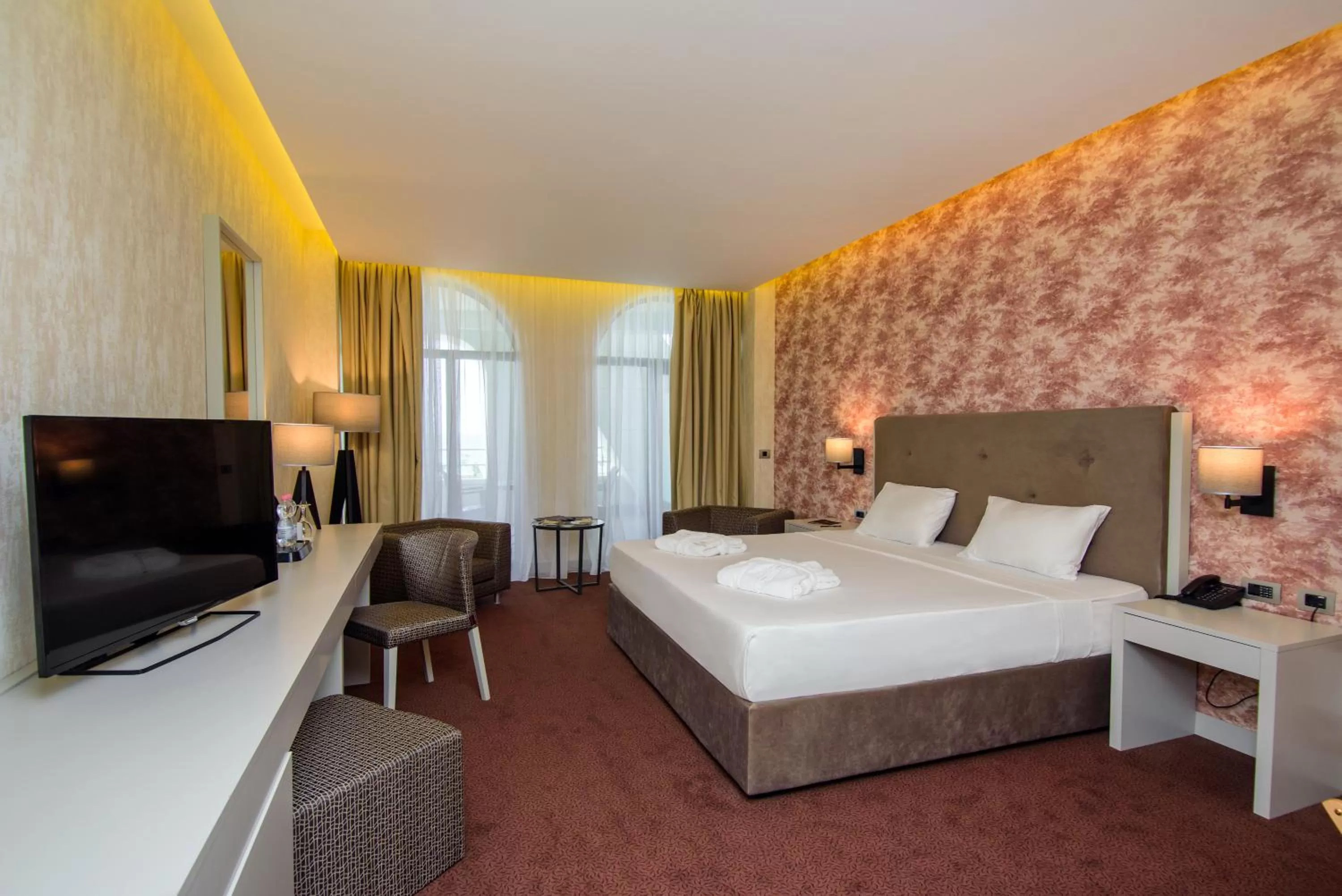 Photo of the whole room, Bed in The Grand Gloria Hotel