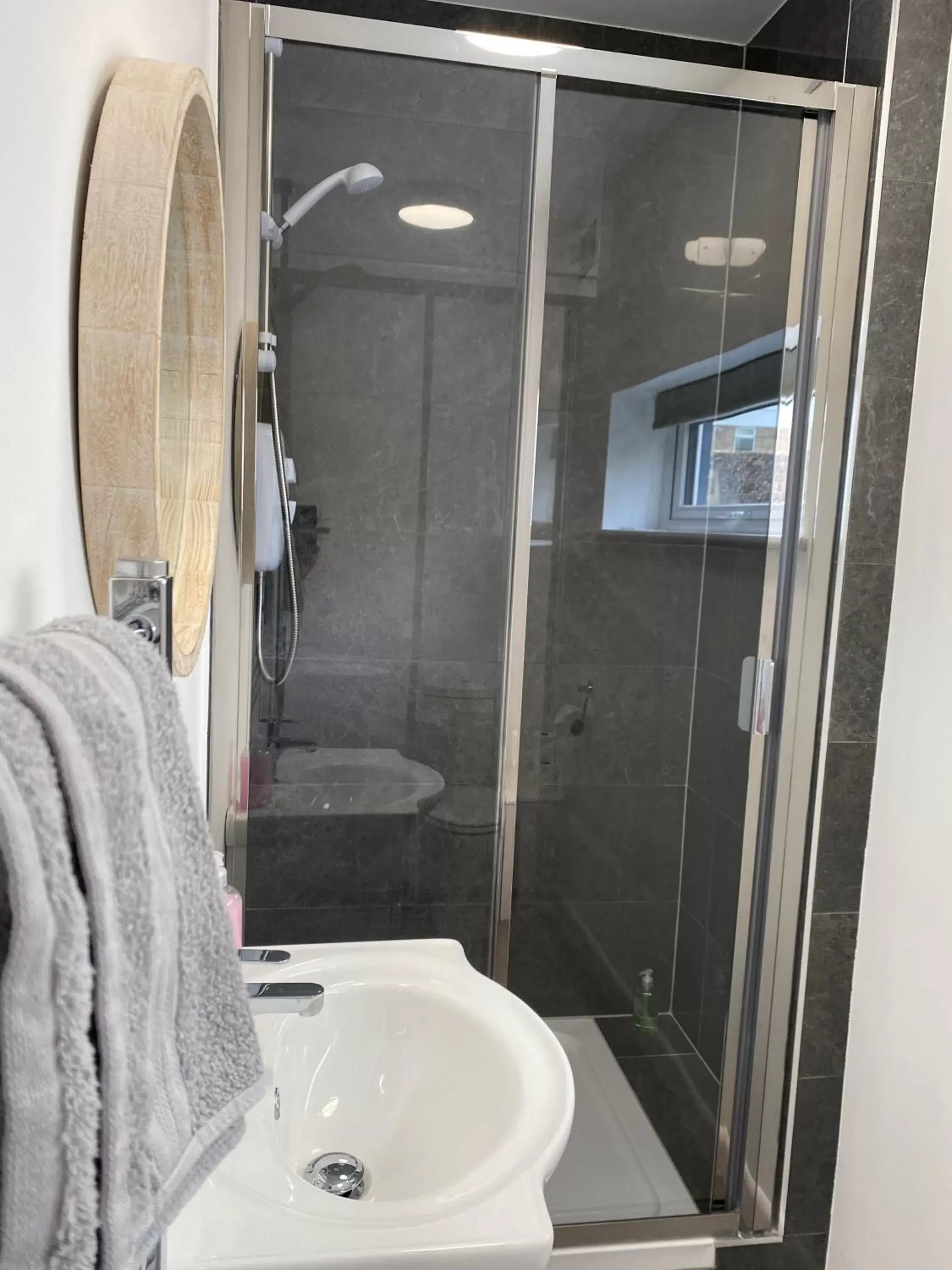 Shower, Bathroom in The Pilot Boat Inn, Isle of Wight