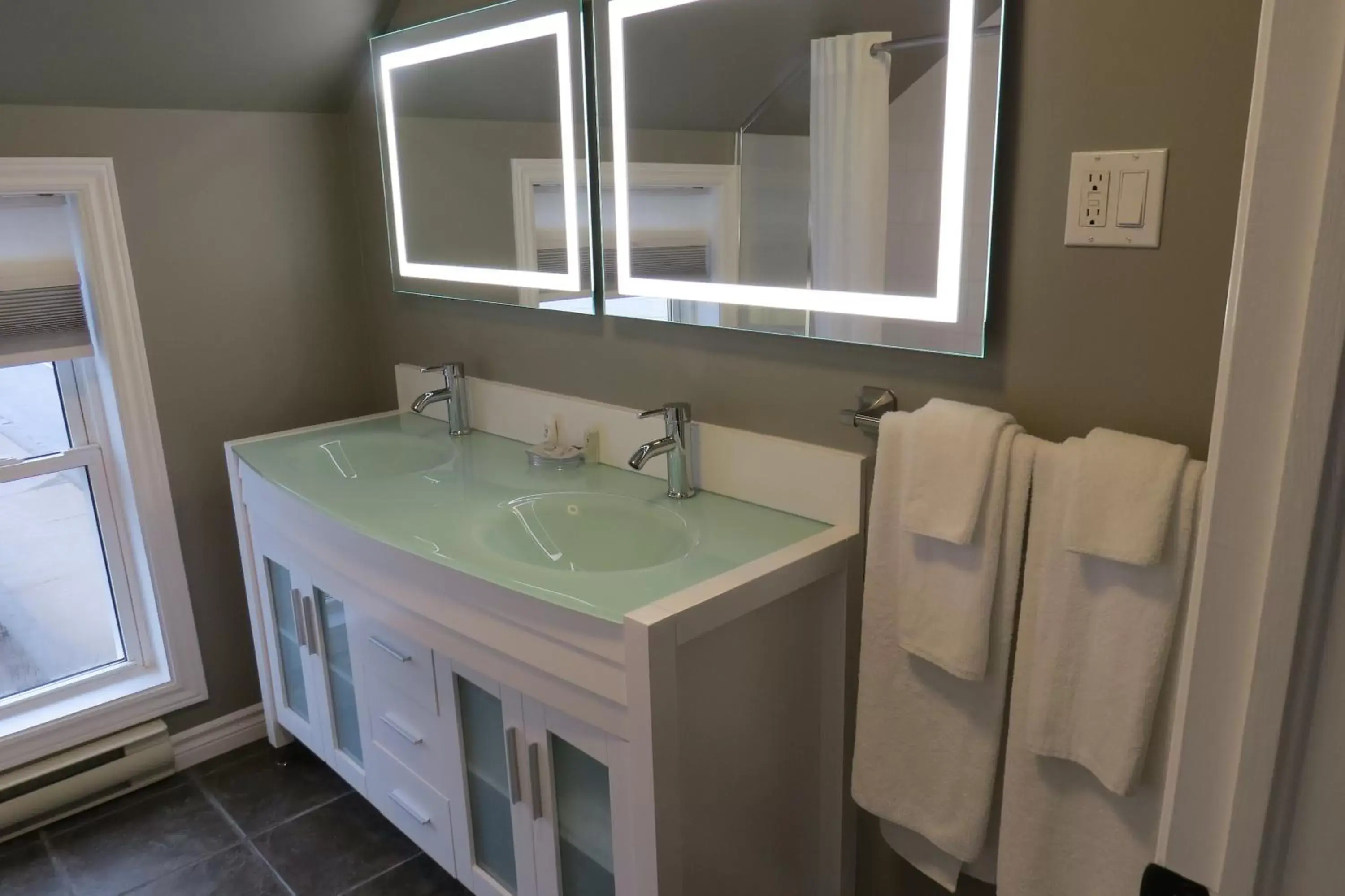 Bathroom in Dockside Suites