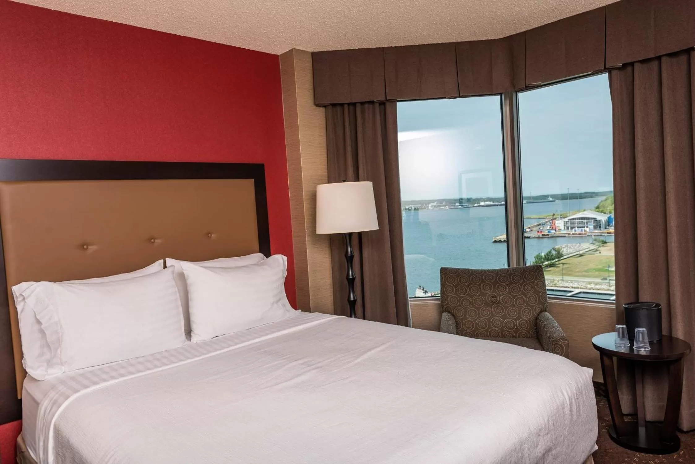 Bed in Holiday Inn Sydney - Waterfront by IHG