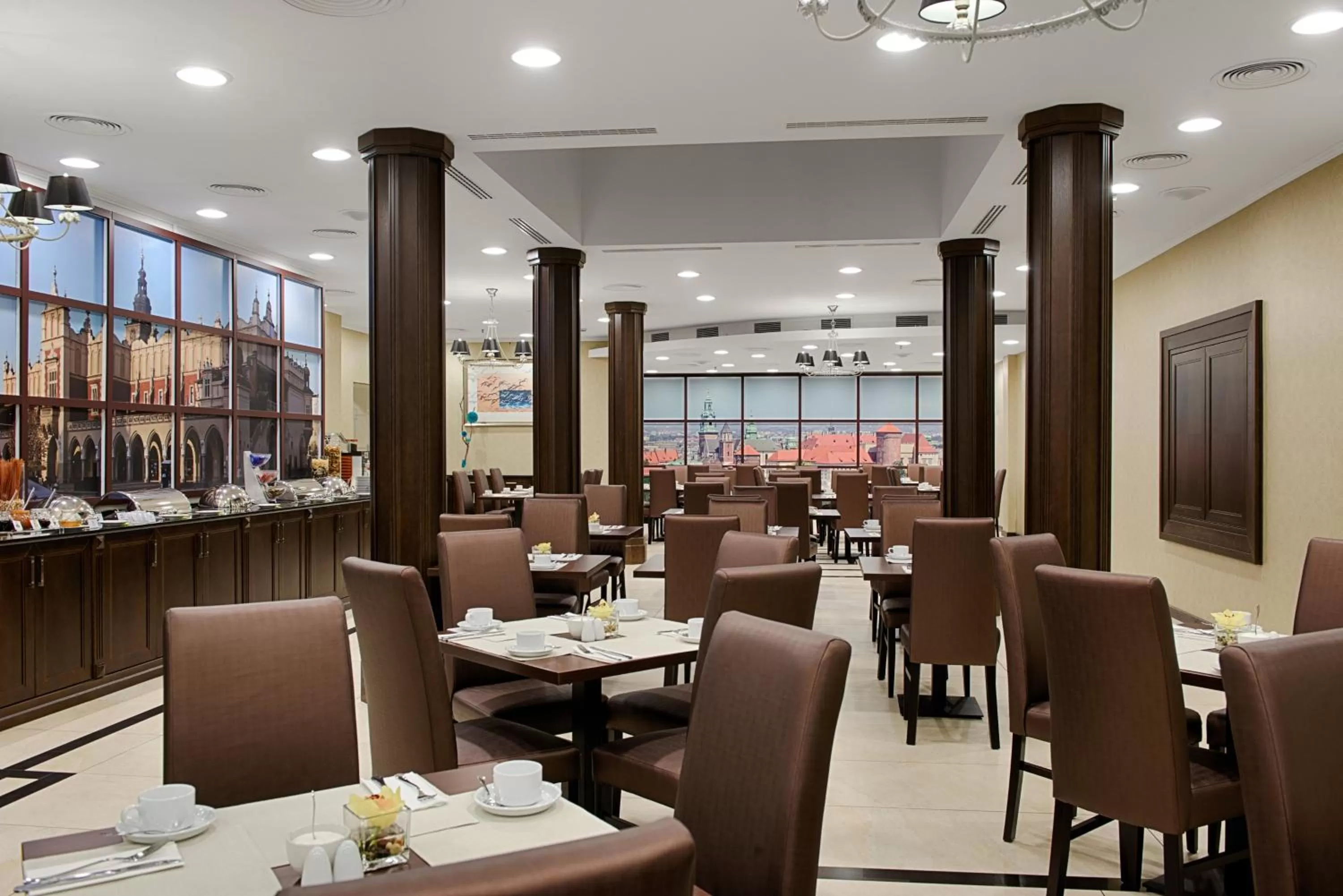 Restaurant/places to eat in Holiday Inn Krakow City Centre by IHG