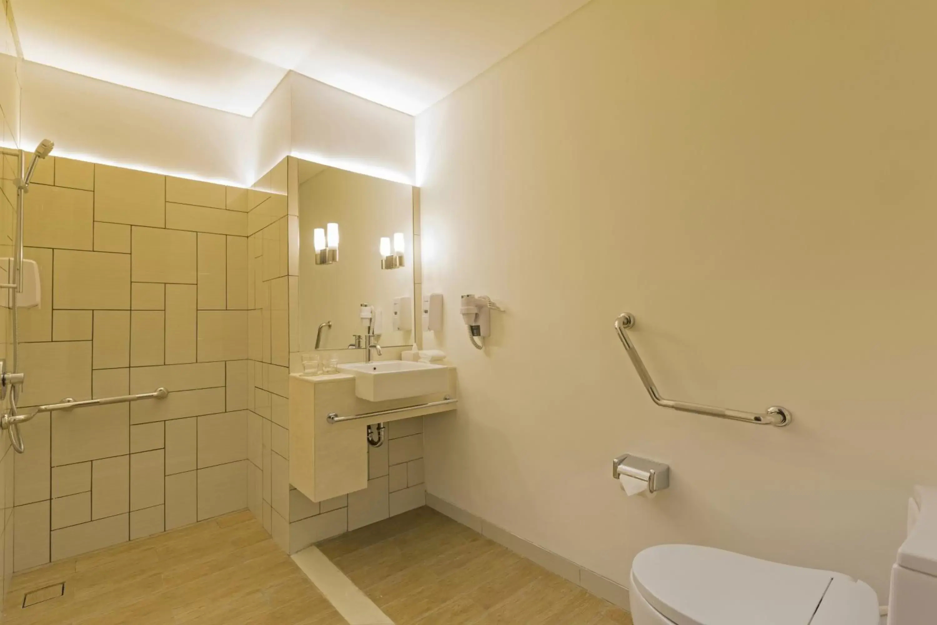 Shower, Bathroom in Holiday Inn Express Jakarta Pluit Citygate, an IHG Hotel